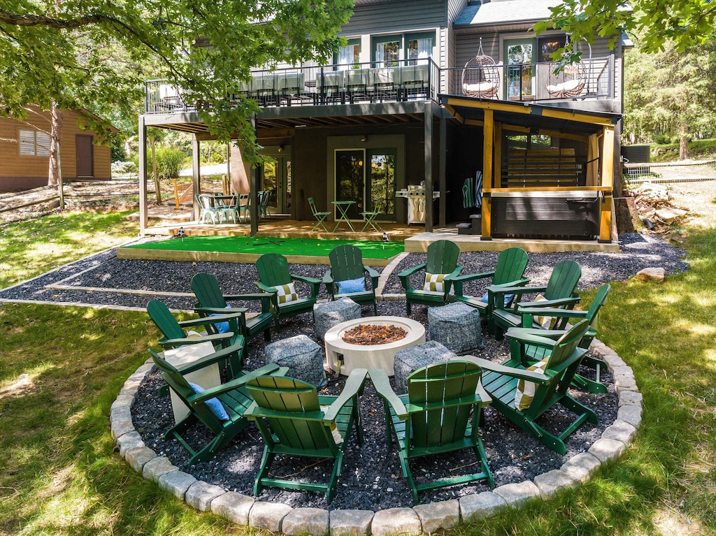 Gather 'round, folks! This amazing fire pit setup is ideal for unwinding after a day of adventure. Roast some marshmallows, tell some tales, and enjoy the crackle of the fire.