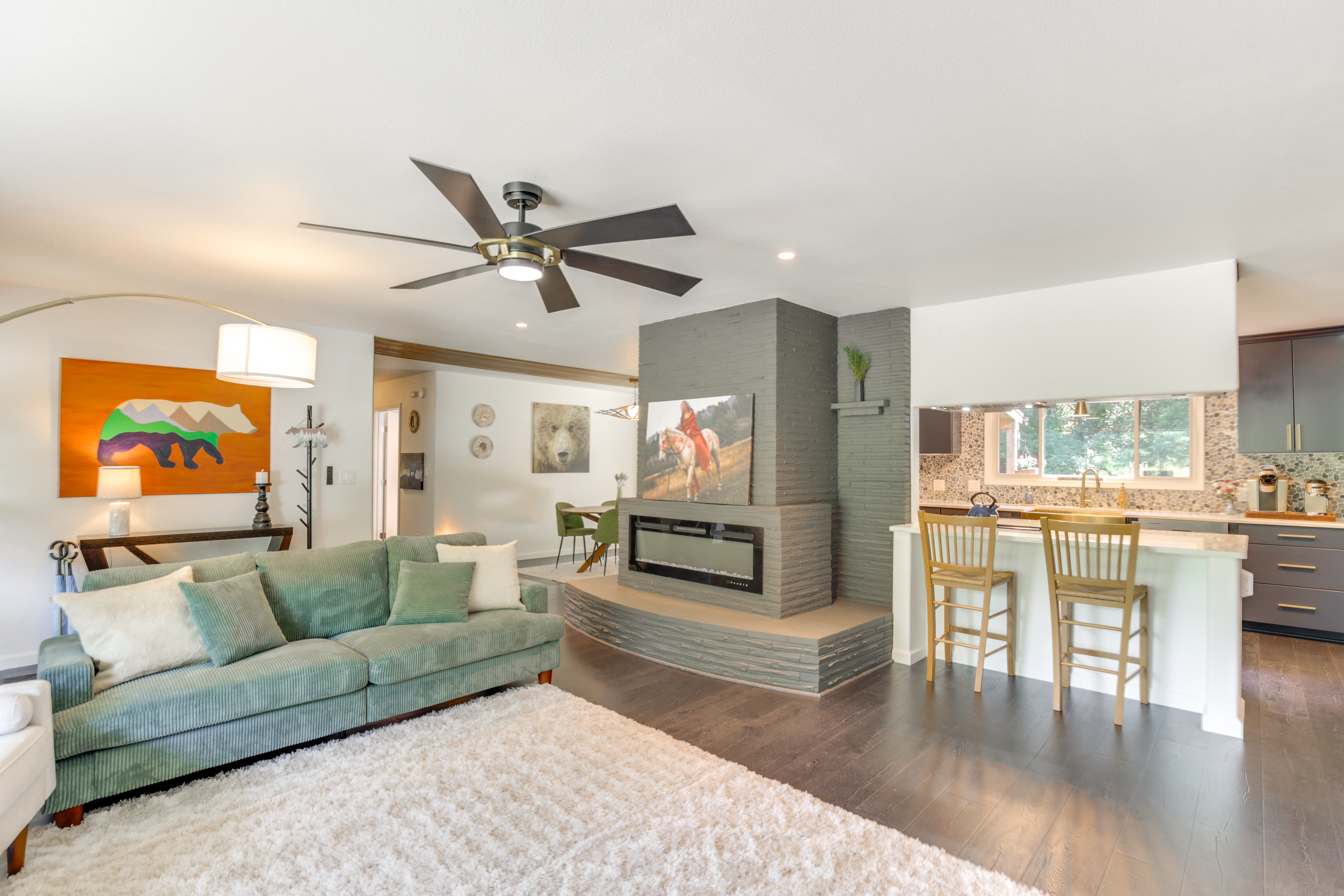 Modern Creekside Retreat 1 Mi to Spirit Mtn Casino