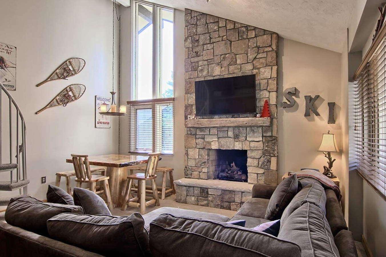 Hillside: Sleeps 13: Walk to Village: Golf&Pool