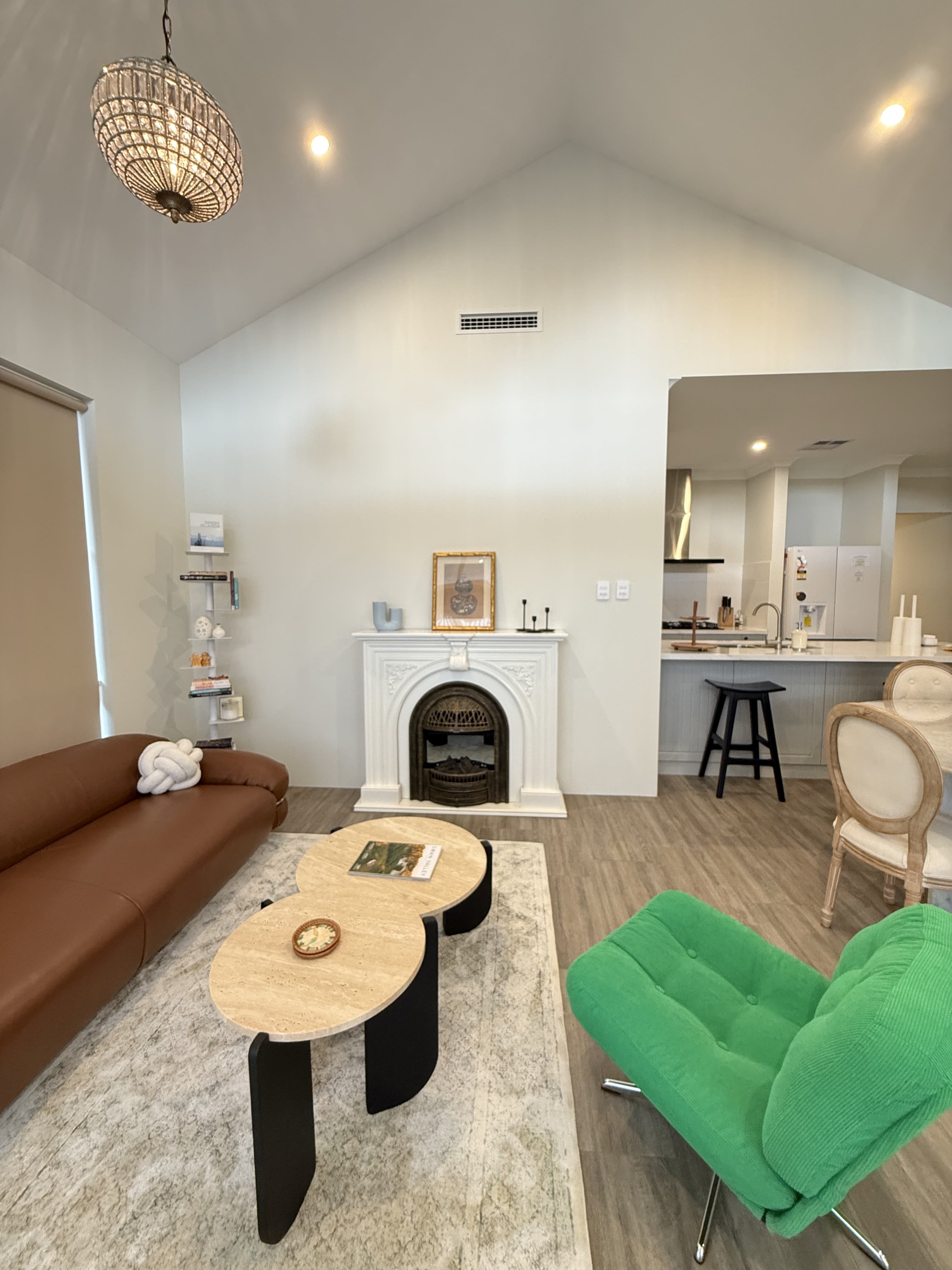 12 Beautiful Brabham Big Backyard 4BR + Parking