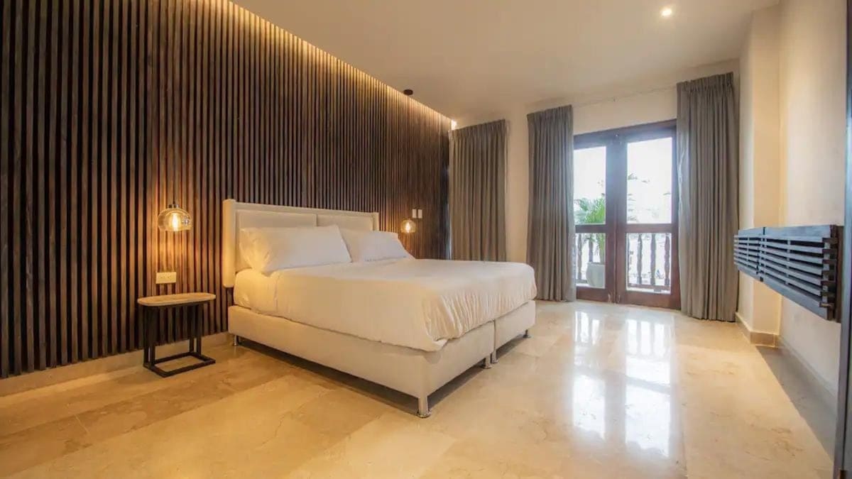 Arsenal House • 7BR • Pool