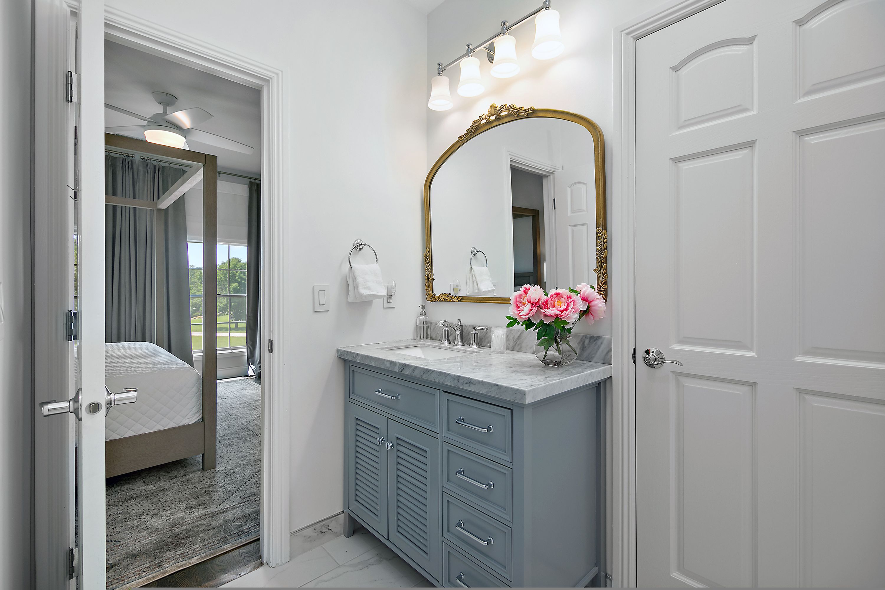 Private Riverbank 27-acre Estate 1 hr from Chicago