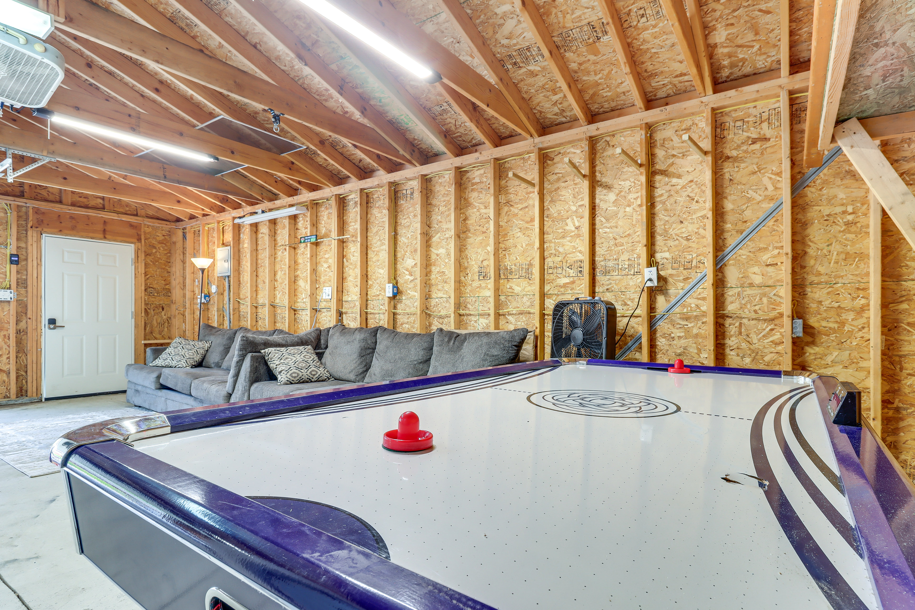 8 Mi to Henry Ford Museum: Westland Family Home