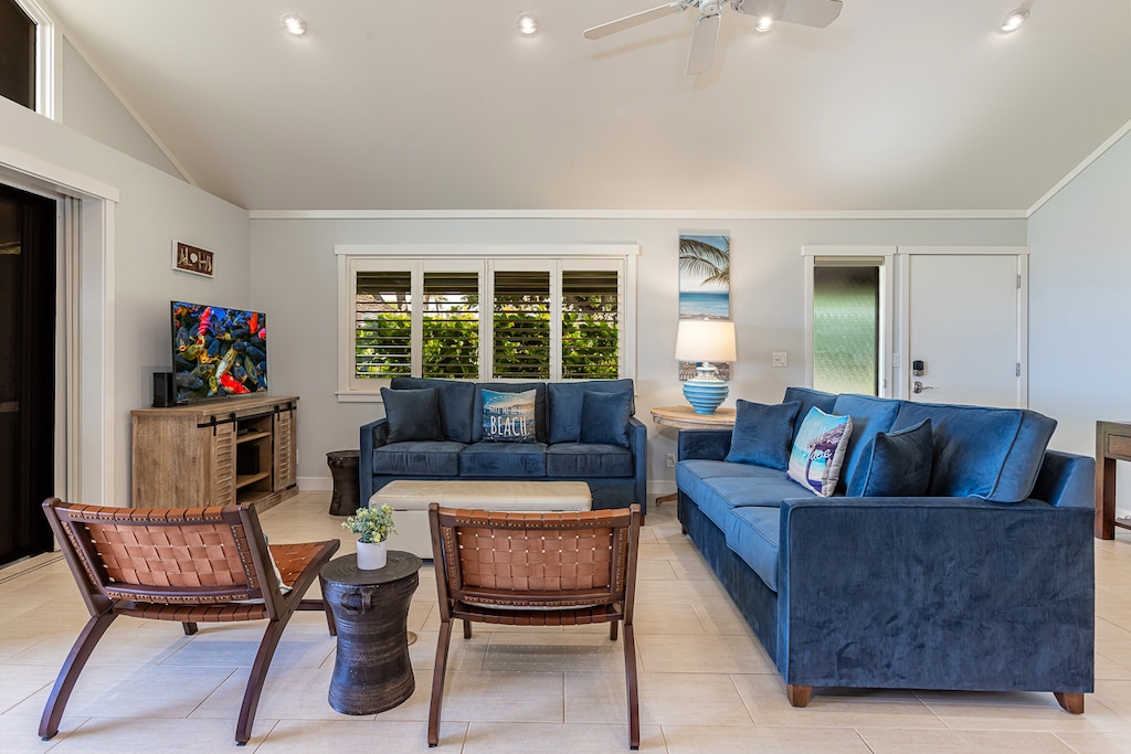 Lots of seating for guests to enjoy in the living area