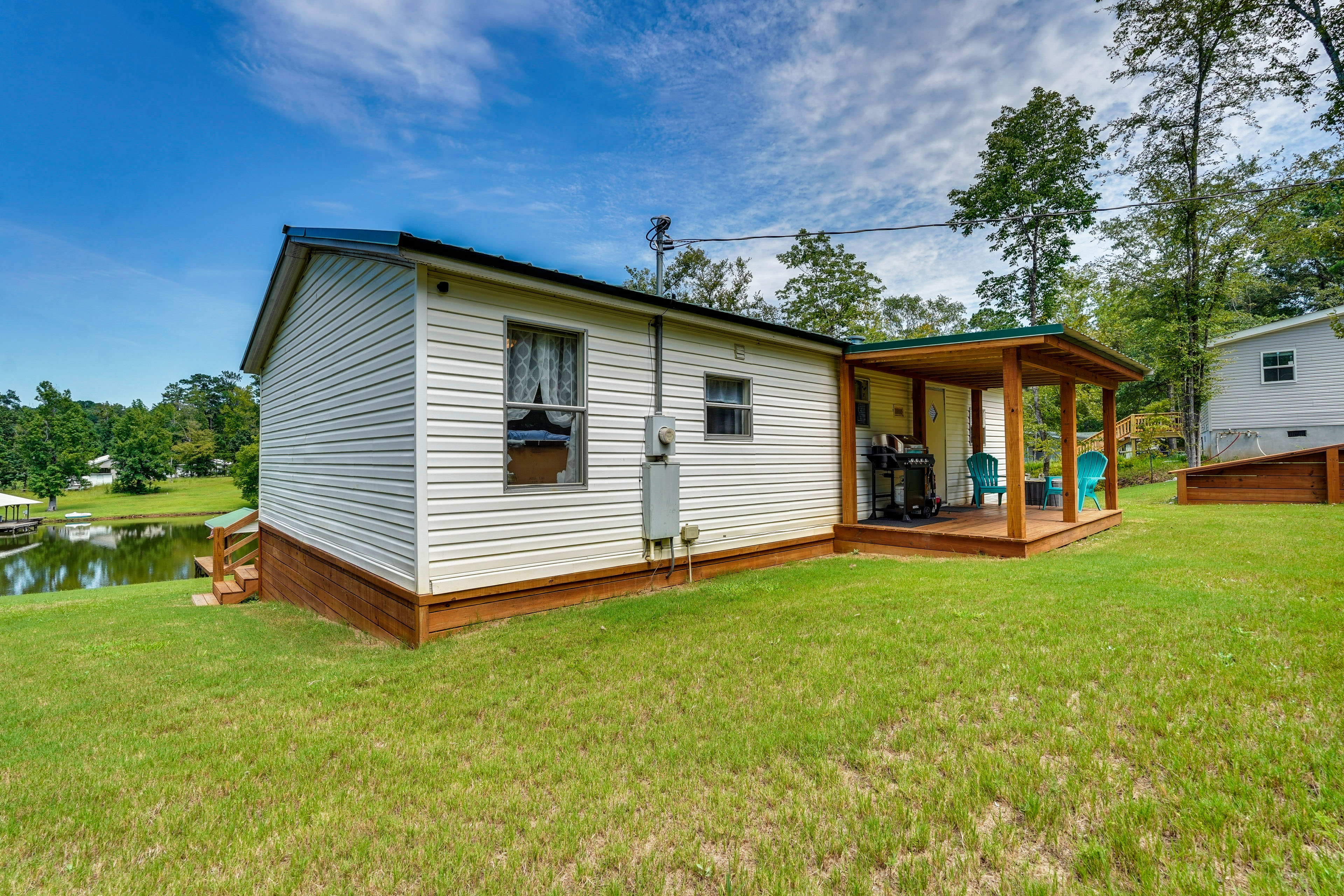 Lake Sinclair Escape: Screened Porch, Modern Style