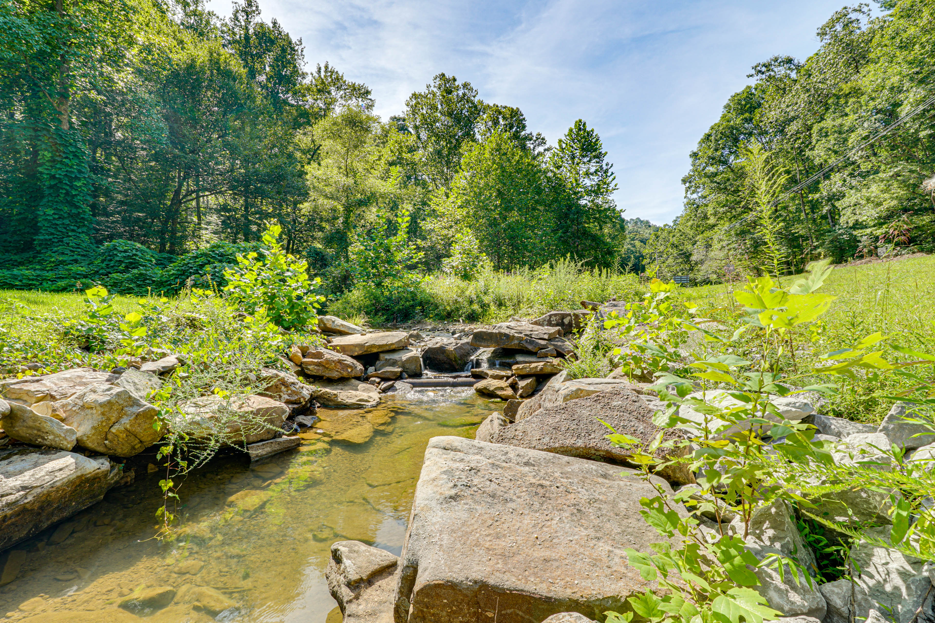 Hike, Fish & Golf: Condo 5 Mi to Ozone Falls!