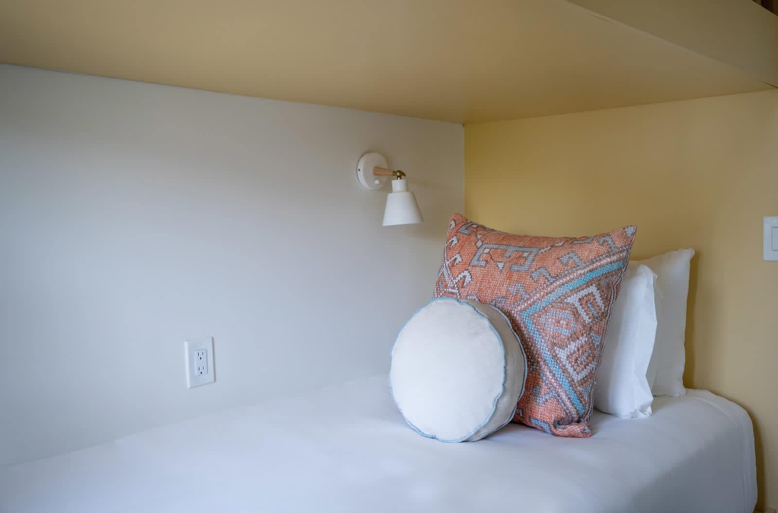 Bedroom #4: Twin Bed + Twin Bed + TV