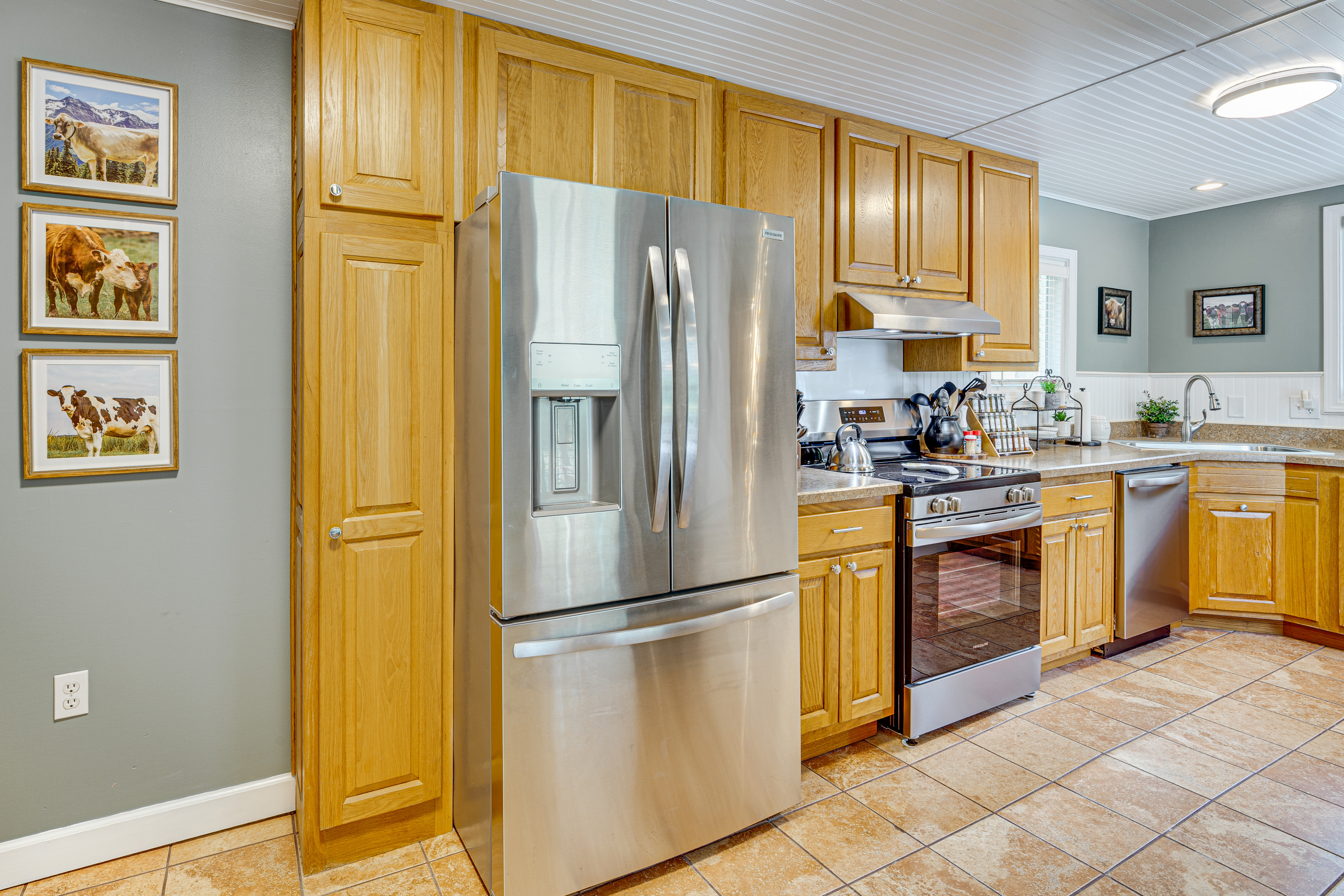 5 Mi to Kansas Speedway - ‘Cowtown Cutie KC’