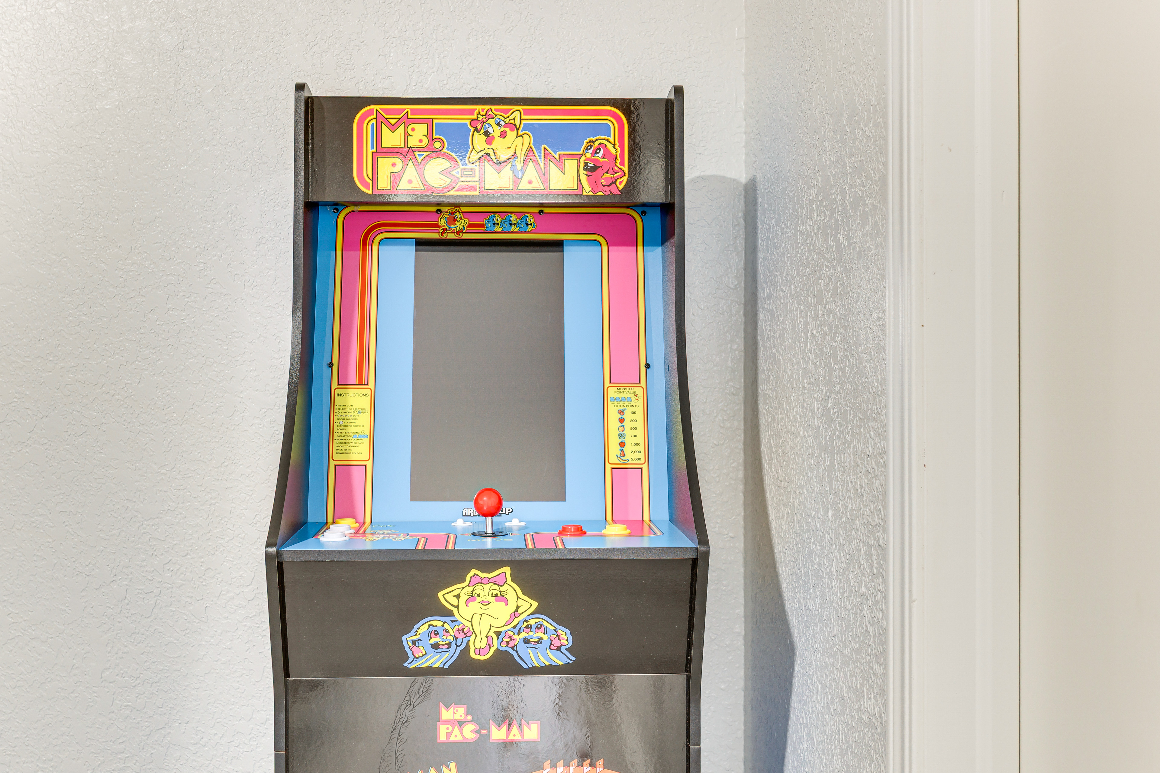 South OKC Home w/ Hot Tub-Game Room: 18 Mi to OU!