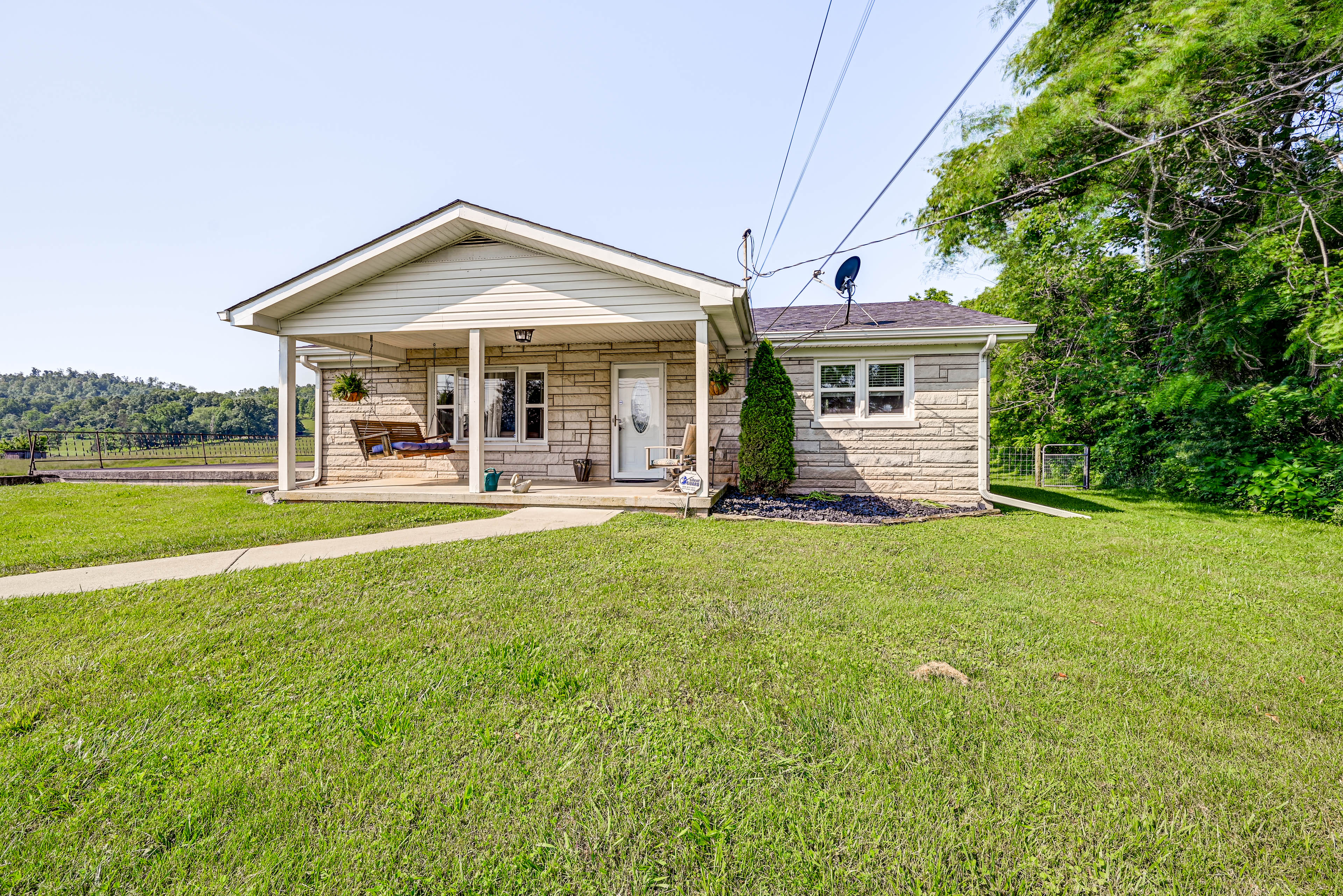 Near Dtwn Somerset: Tranquil Getaway w/ Fire Pit