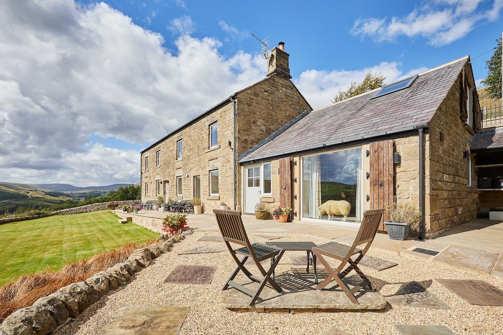 Edge Farm, Lofthouse - Host & Stay