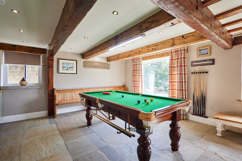 Edge Farm, Lofthouse - Host & Stay