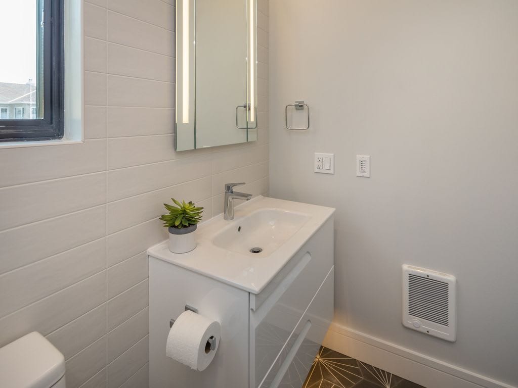 Walk to BART & Caltrain! Modern Luxury Cottage