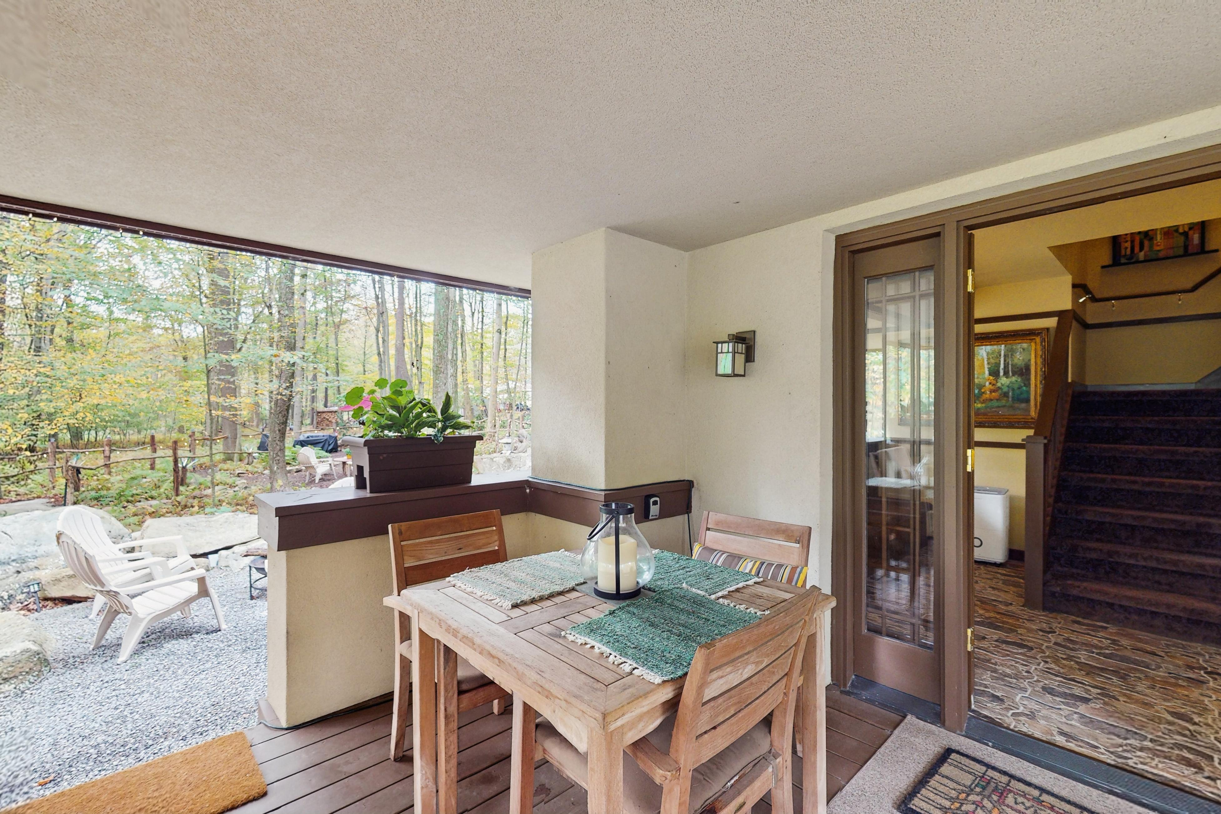 Deep Creek’s ONLY Frank Lloyd Wright Inspired Prairie Home - Fleur de Montagna Deep Creek’s ONLY Frank Lloyd Wright Inspired Prairie Home - Fleur de Montagna