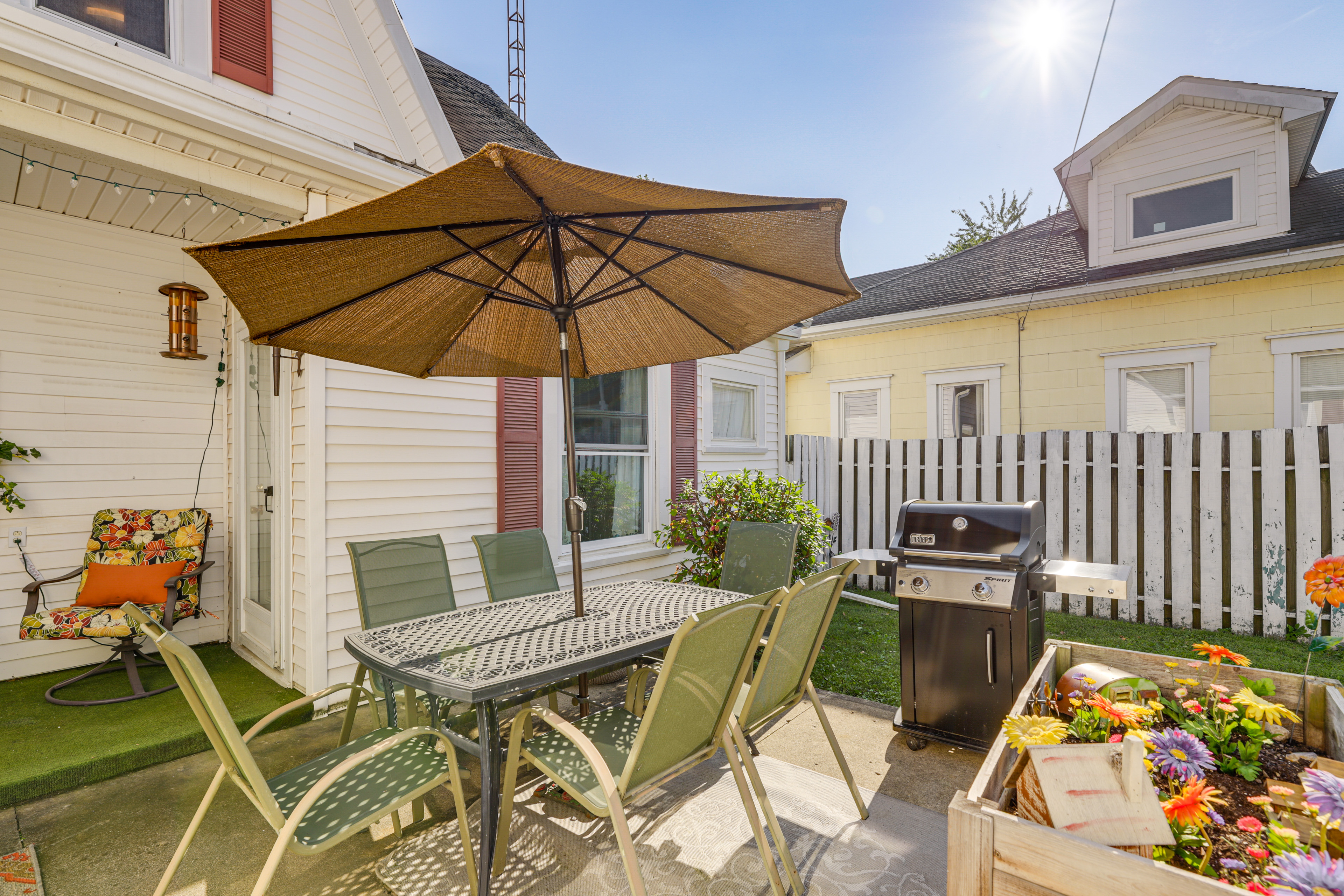 Walkable Group Getaway w/ Bikes in West Liberty!
