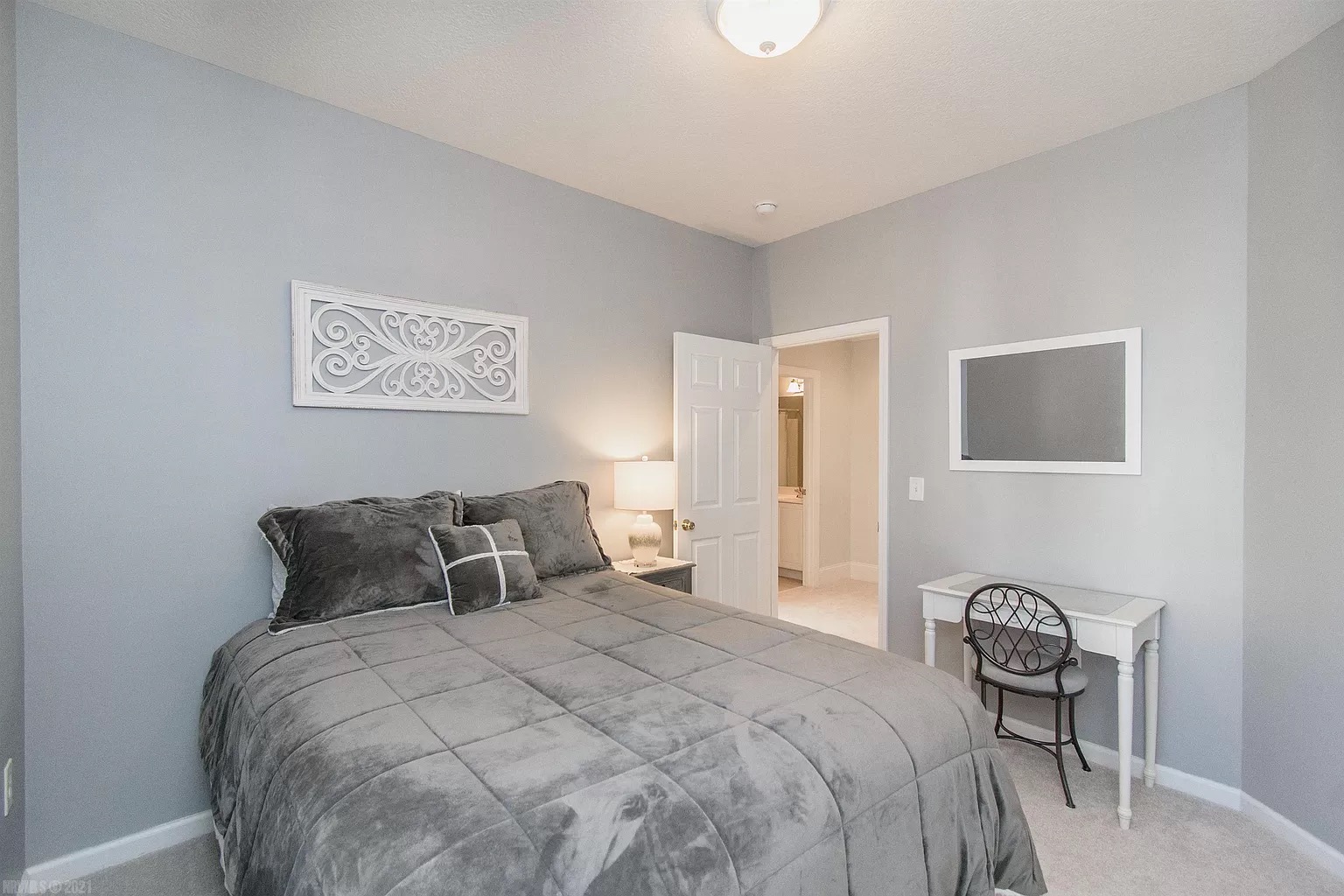 3br Townhouse near VT/Restaurants/Hiking Trails