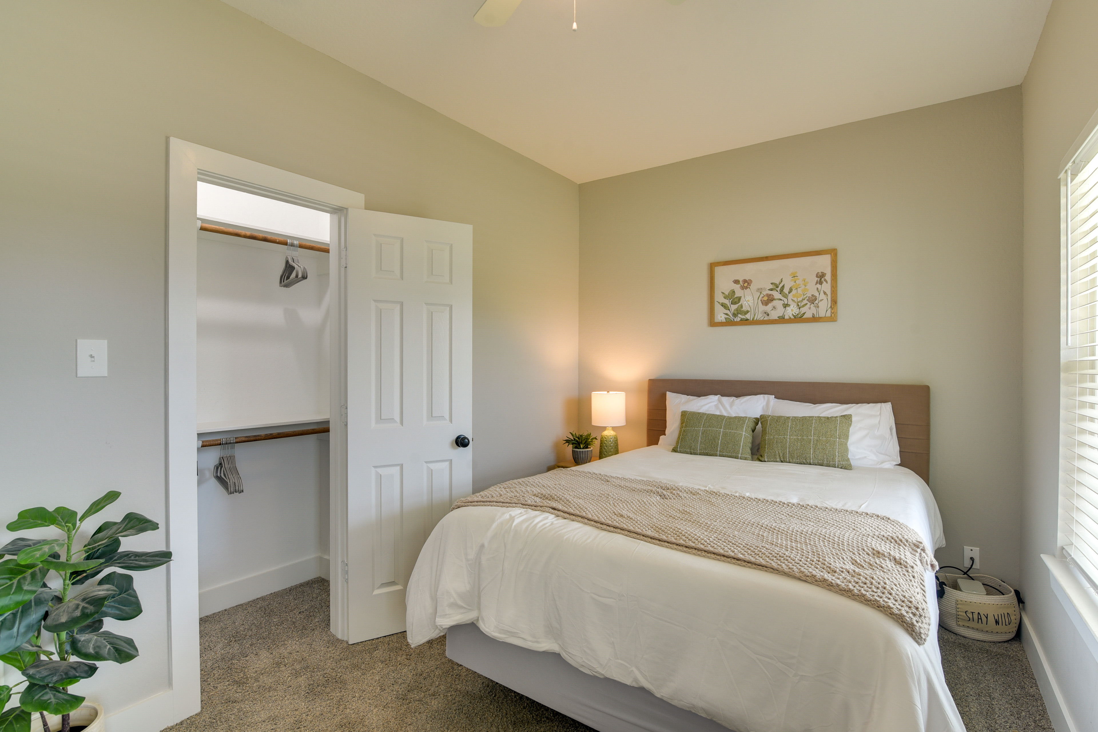 Patio & Fenced Yard: Home Close to Dtwn Houston!