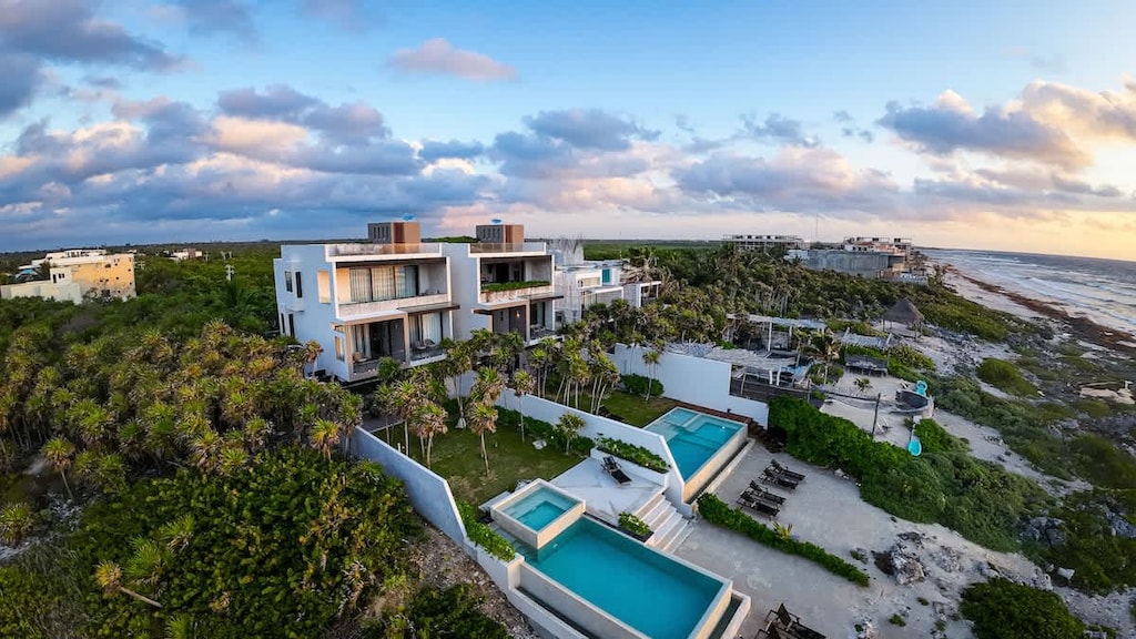 Villas with a unique design integrated with the landscape. Beachfront villas 