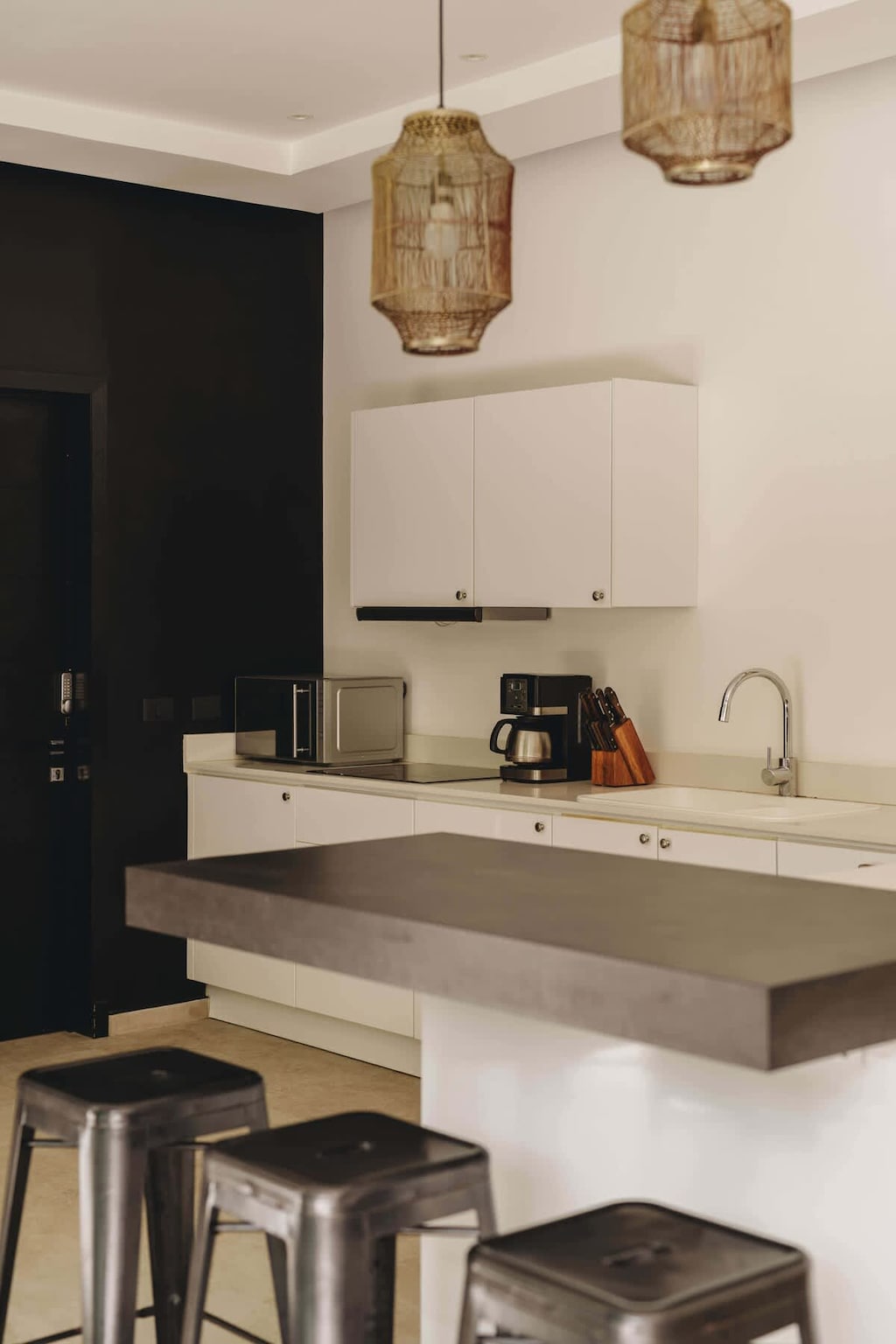 Modern and impressive bar located in the ground floor kitchen.