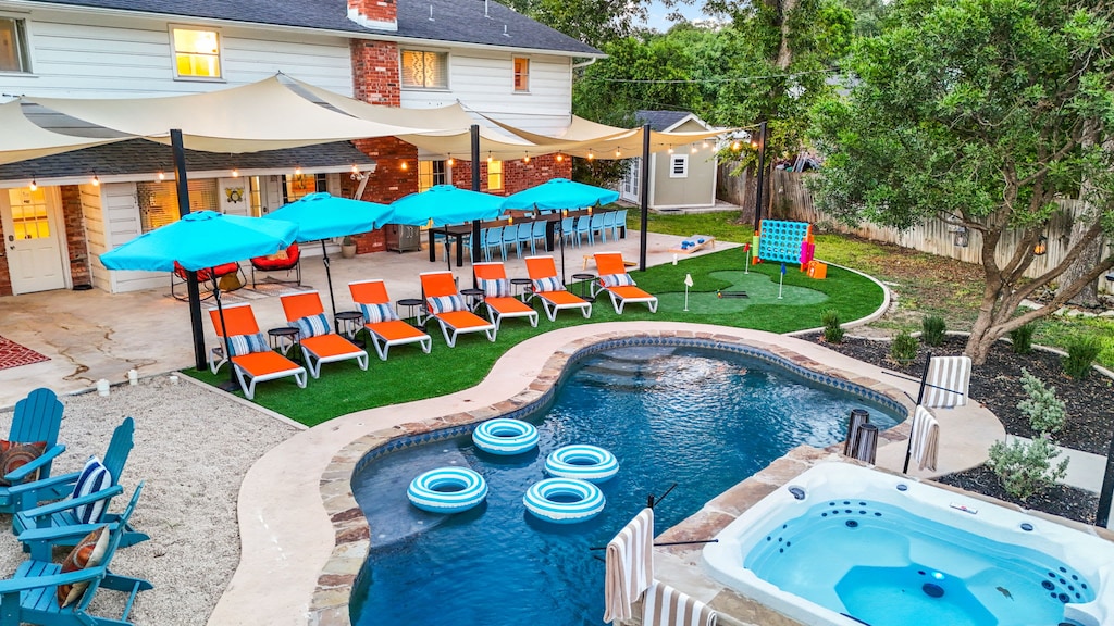 Why choose when you can have it all? 😎 Splash in the pool, soak in the hot tub, putt for glory on the green, or just lounge under the sun. This outdoor oasis is ready to host your best vacation yet. Get ready to live your best life!