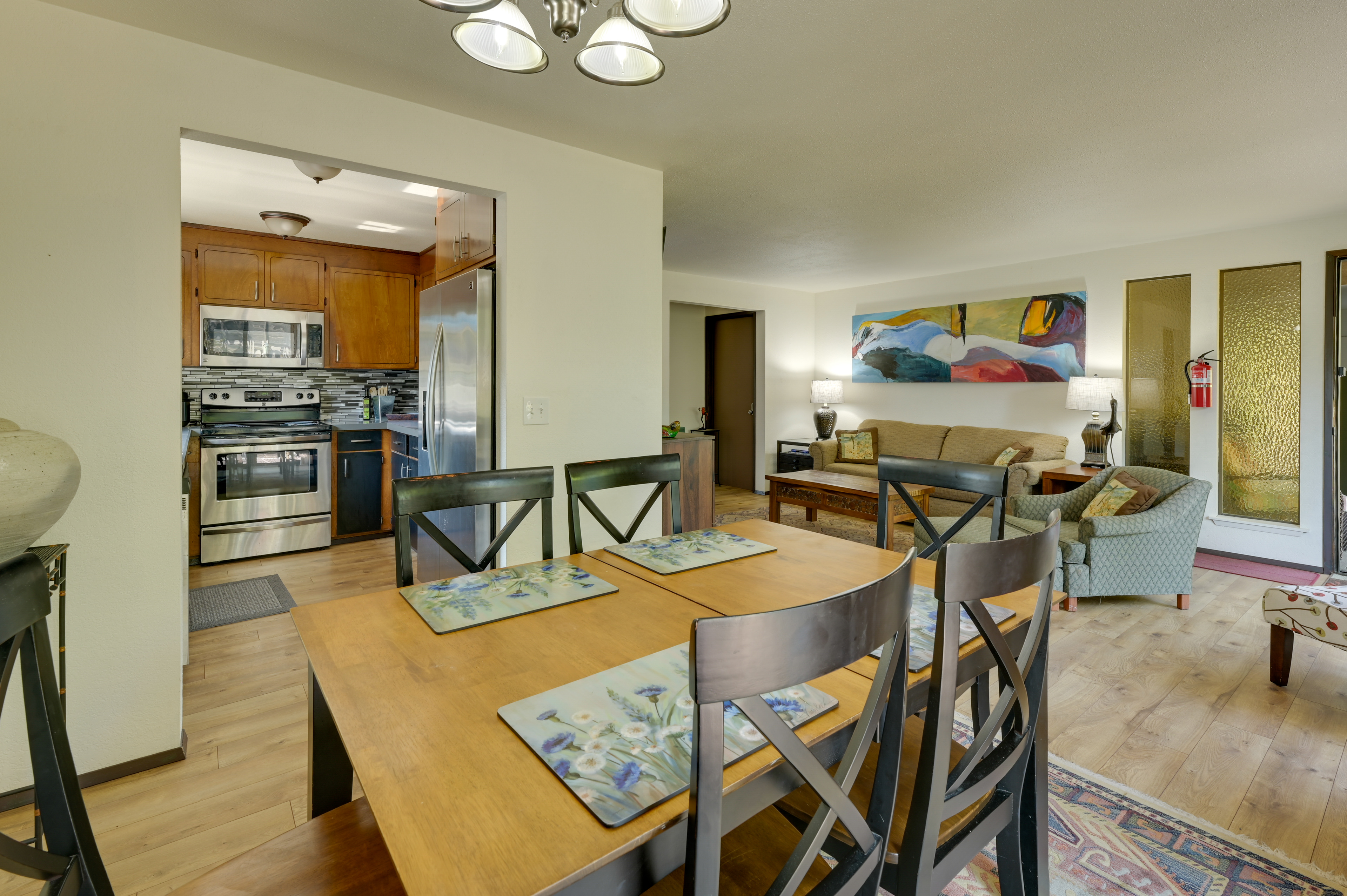 7 Mi to Olympic National Park: Port Angeles Apt!