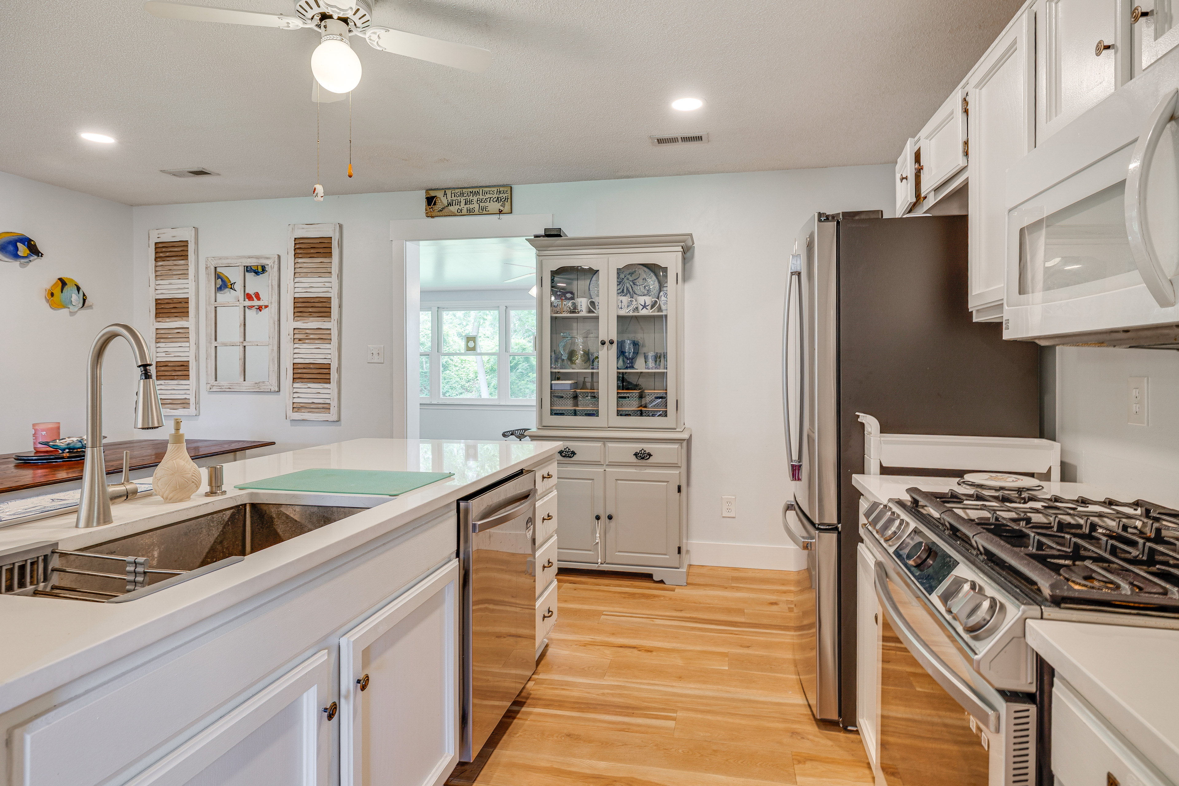 4 Mi to Radio Island Beach: Family Cottage