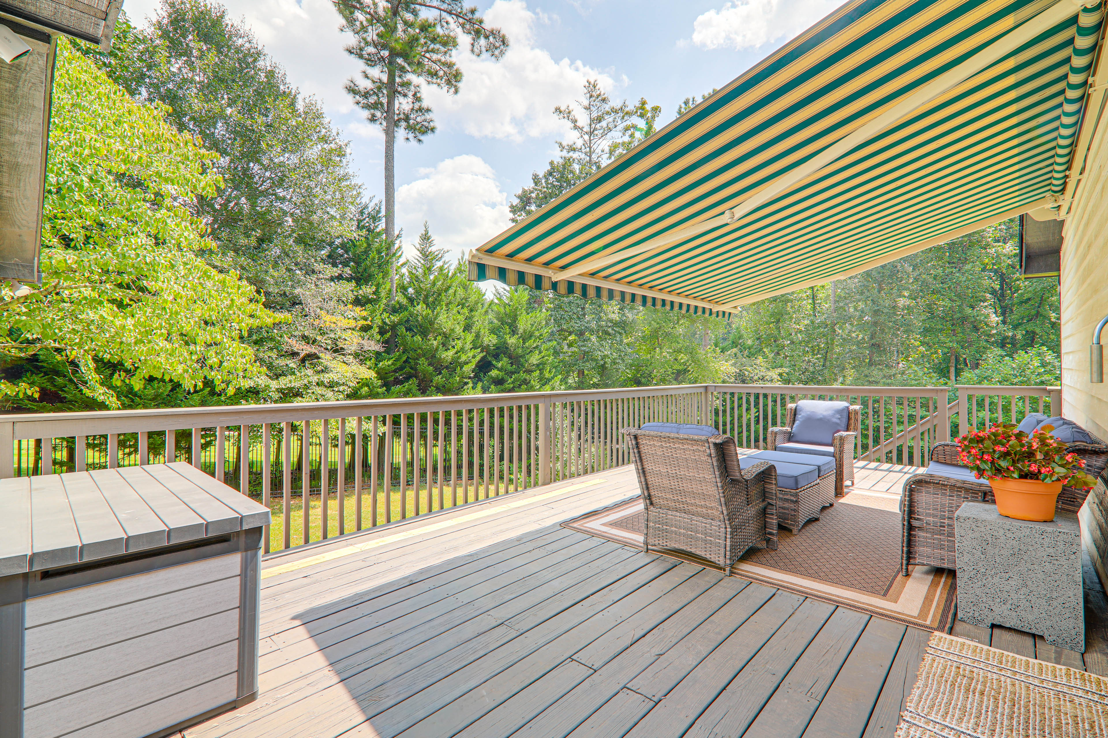 Country Living w/ City Style: Suwanee Retreat