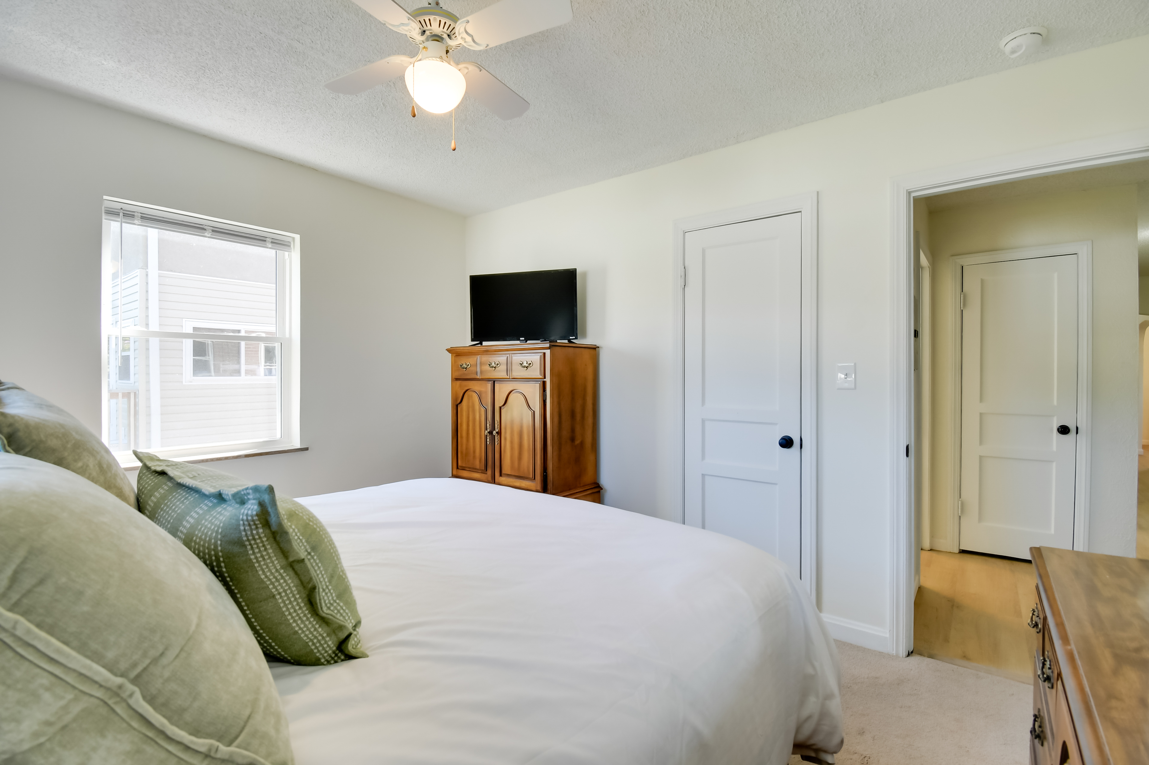 Walk to Ritter Park: Renovated Home Near Marshall!