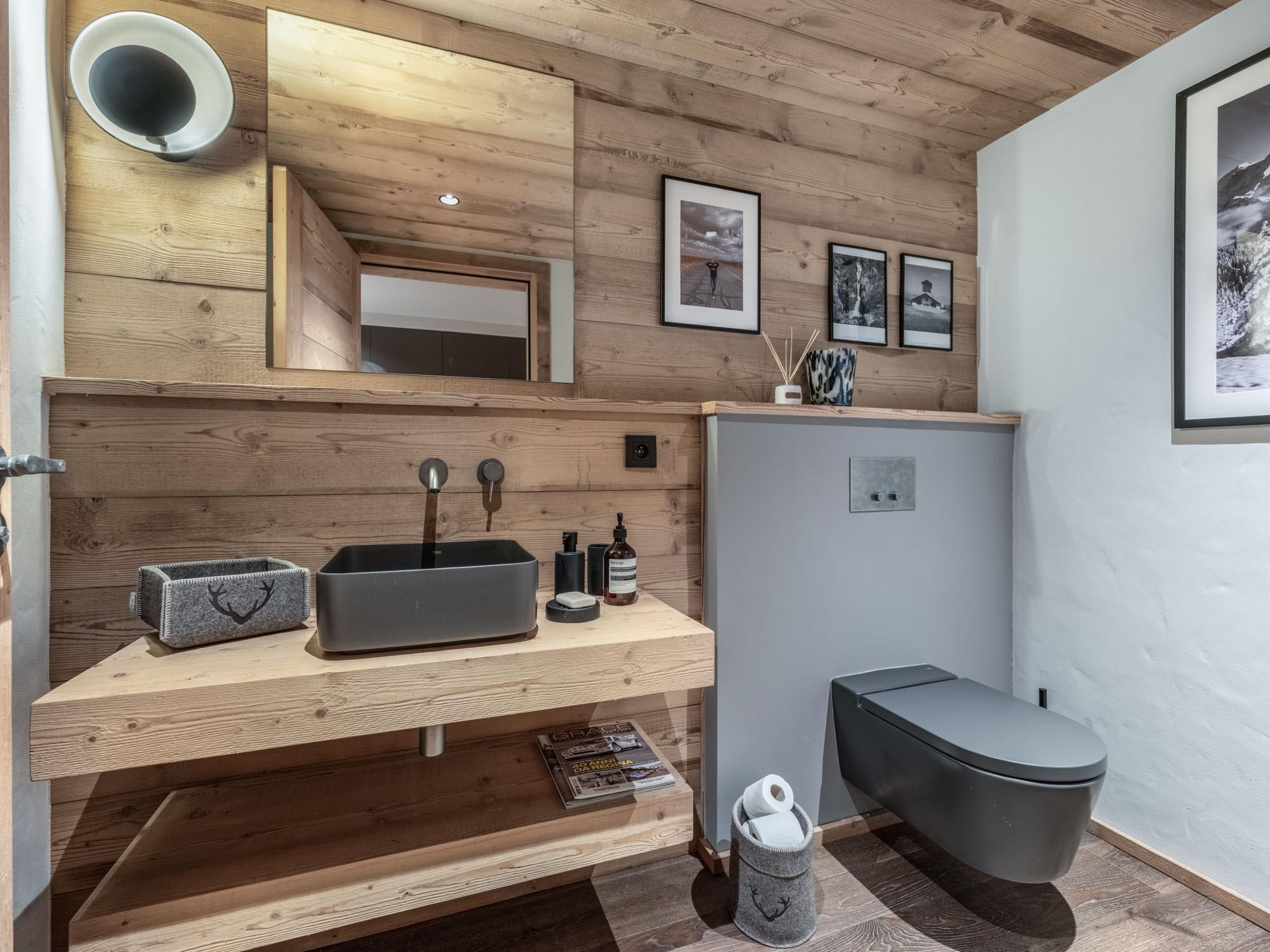 Elegant Chalet With Stunning Mountain Views Elegant Chalet With Stunning Mountain Views