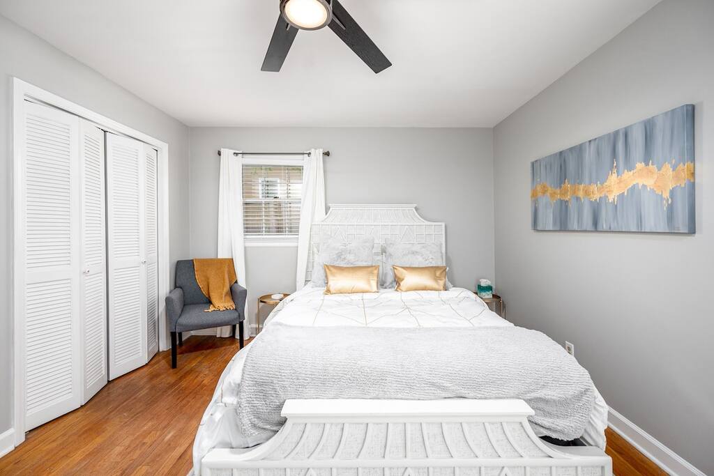 Pet Friendly Cozy 3BRM fully Fenced yard Pet Friendly Cozy 3BRM fully Fenced yard