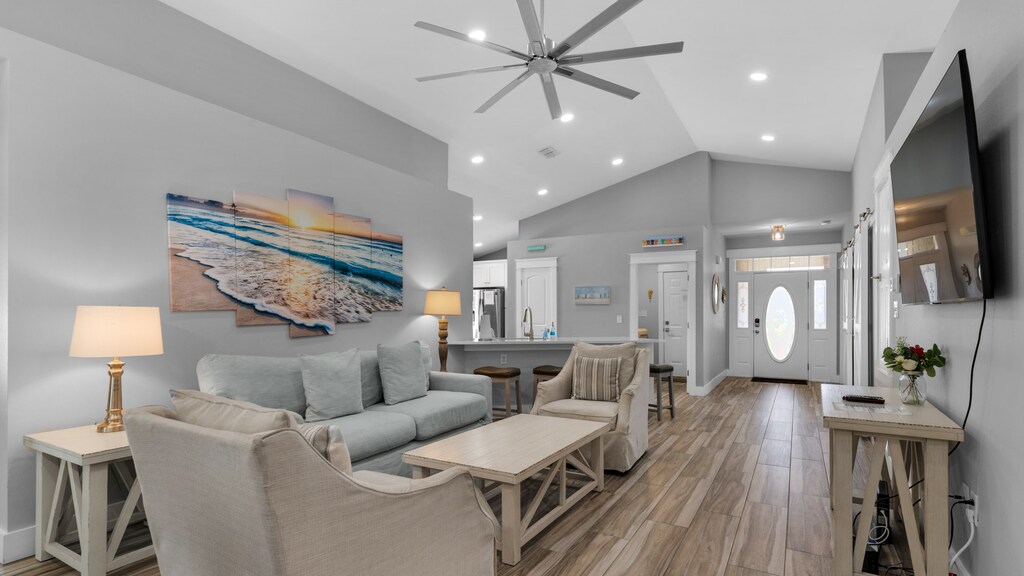 Sweet Retreat - Living Area