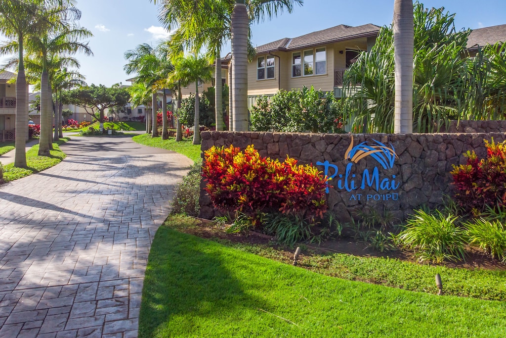 Pili Mai Complex Entrance
