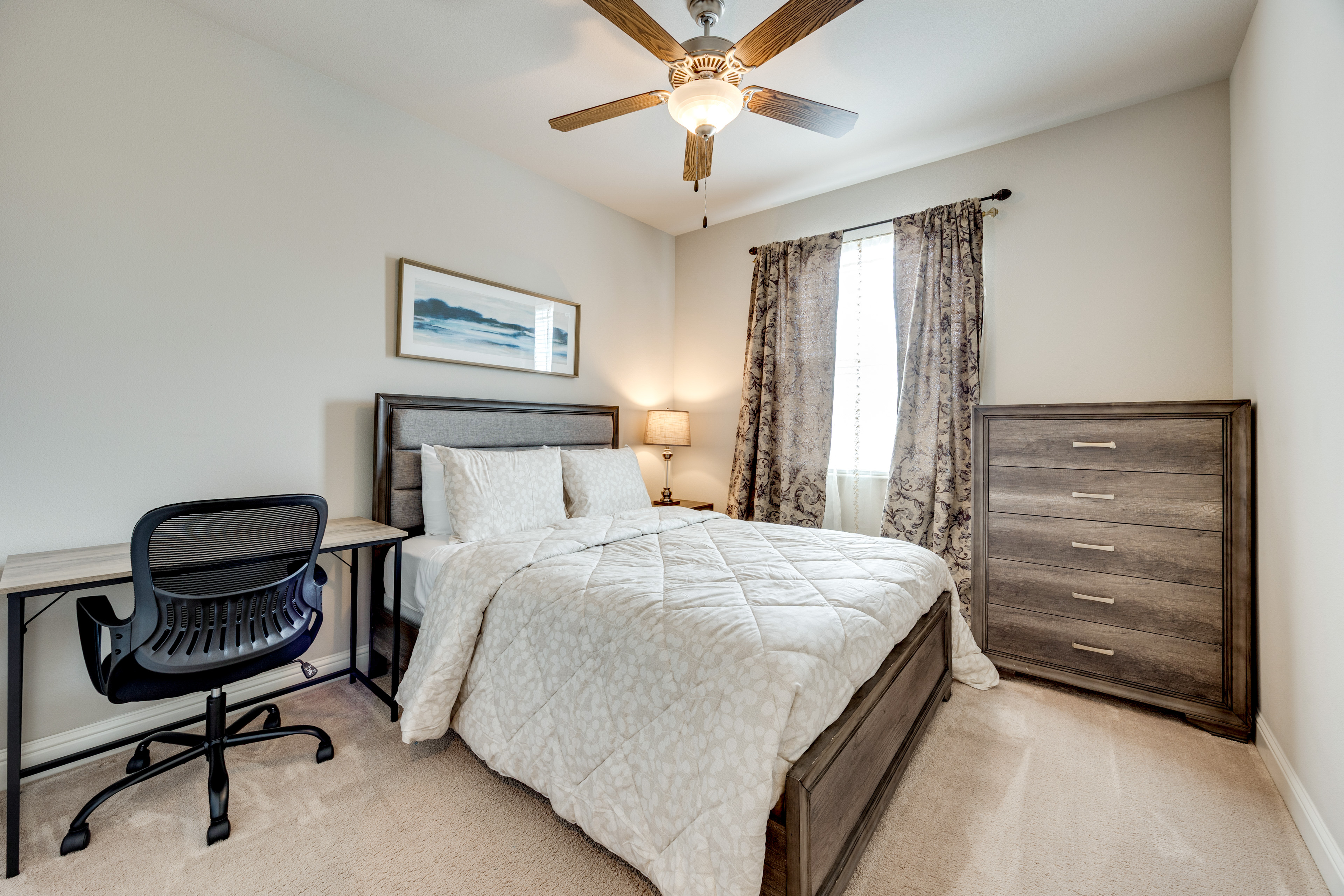 Group Getaway 5 Mi to Dtwn Visalia