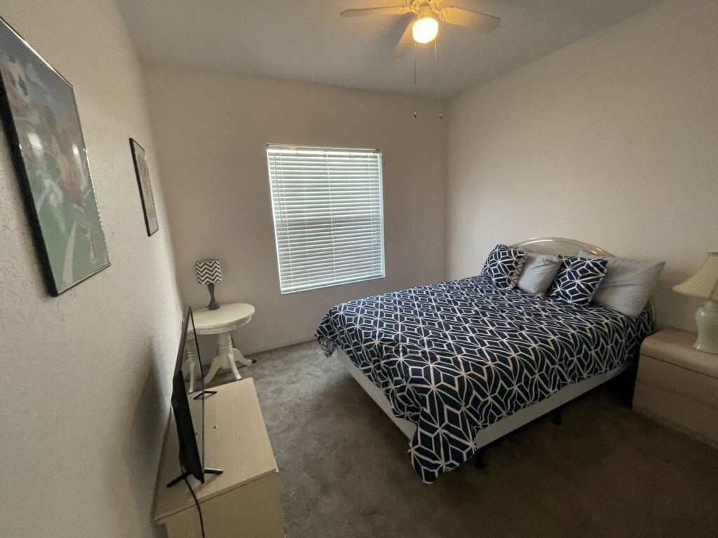 Guest bedroom with cozy decor and a double bed, perfect for relaxation.
