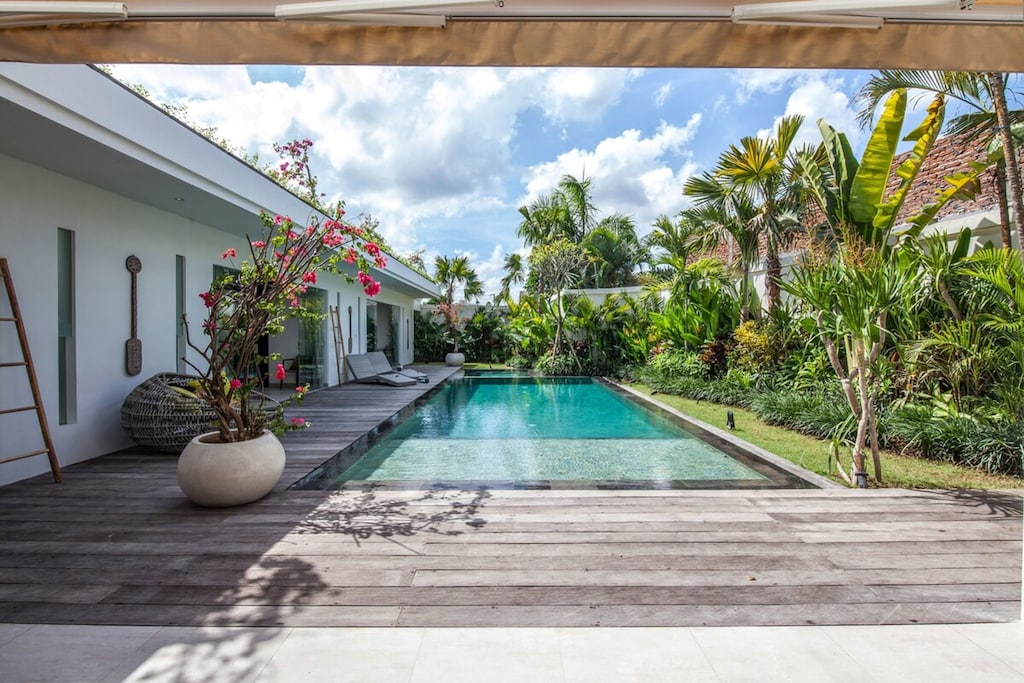 Villa Hugo | 4 bedroom luxury villa walk distance to beach Berawa Canggu