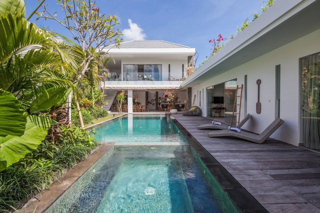 Villa Hugo | 4 bedroom luxury villa walk distance to beach Berawa Canggu