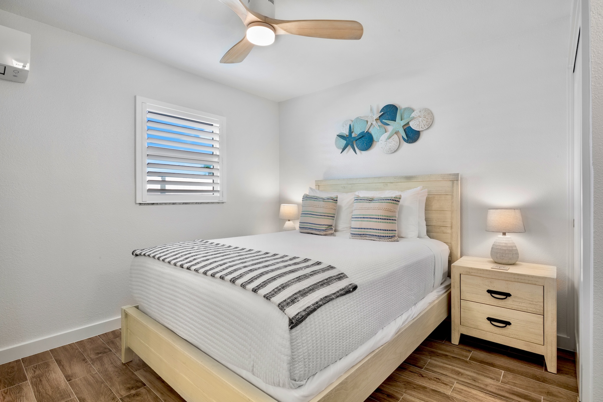 Primary Bedroom - Queen