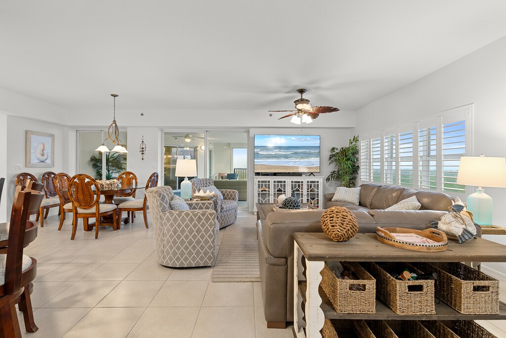 Livingroom dining room combo