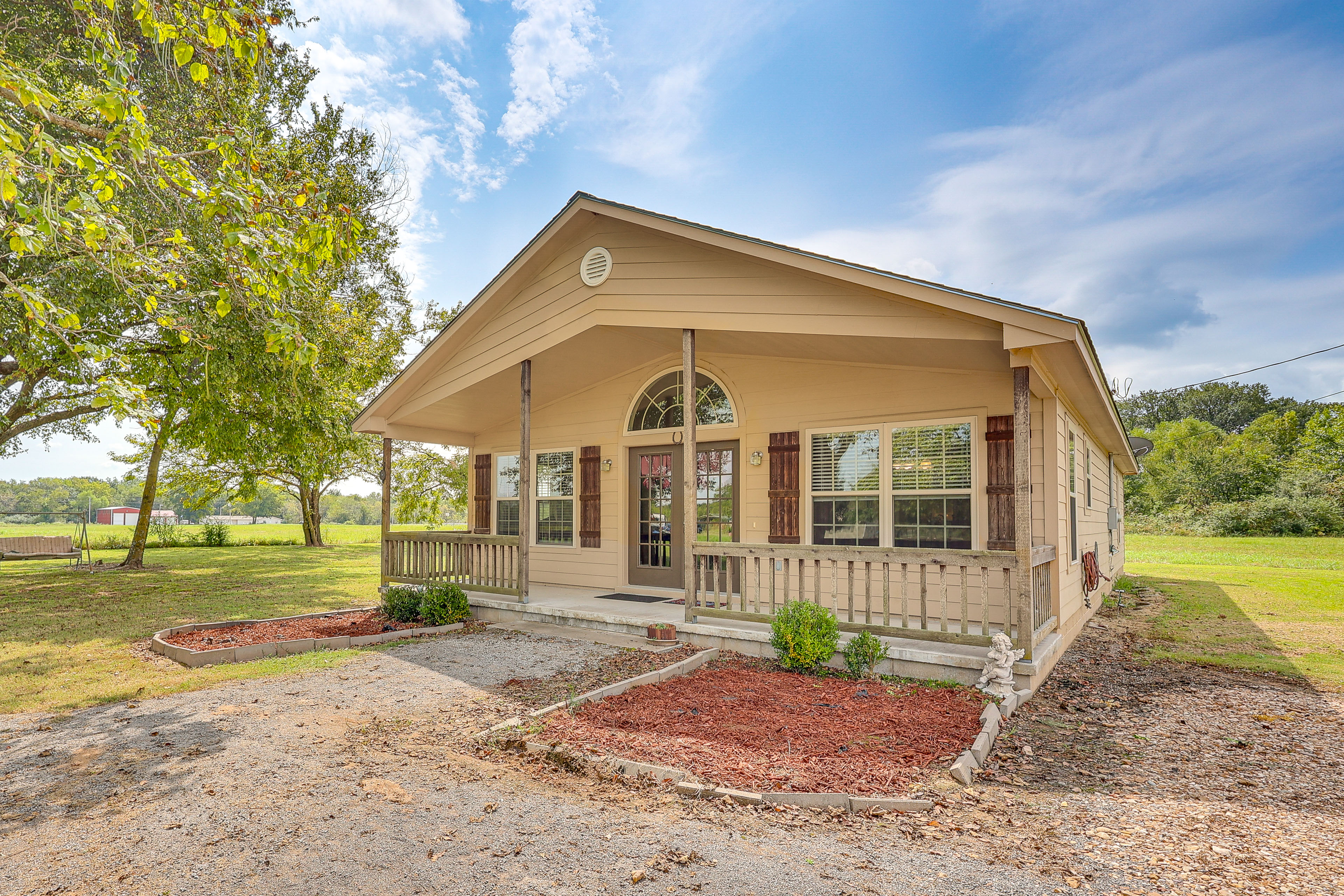 3 Mi to Arkansas River: Rural Family Home w/ Yard