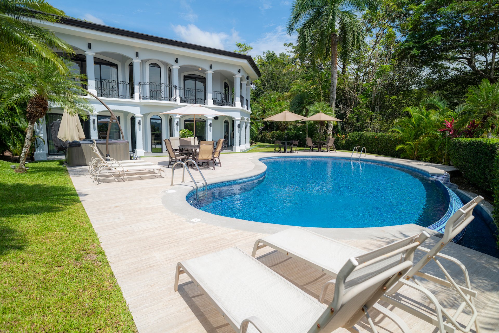 Casa Patron 6 bdrs pool in Los Suenos Casa Patron 6 bdrs pool in Los Suenos