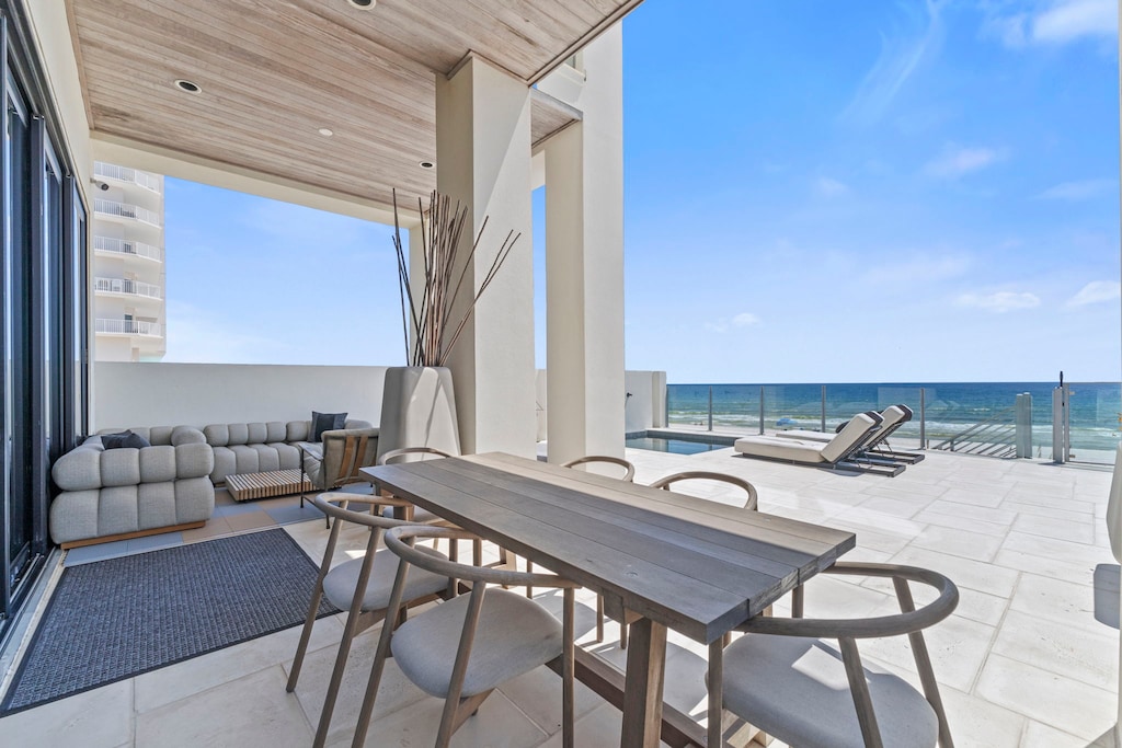 Al fresco dining with stunning views