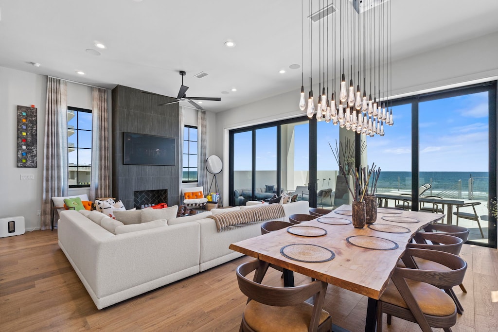 Living area with flat-screen TV