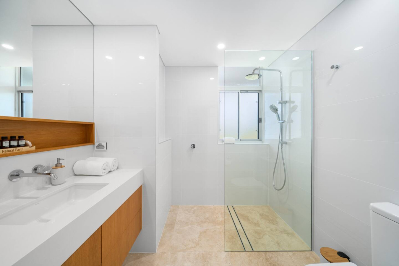 4 Bedroom Sub- Penthouse Yacht Harbour Towers Level 12 Hamilton Island 