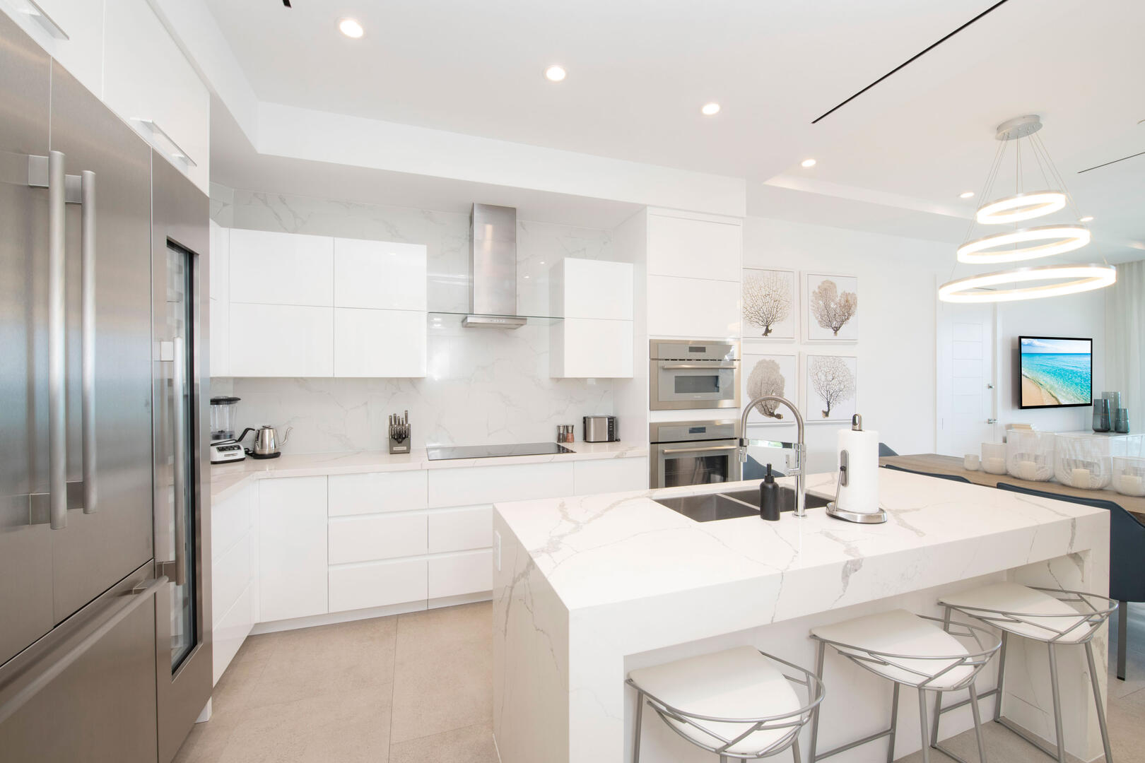 Top of the line appliances and kitchen island seating for 3.