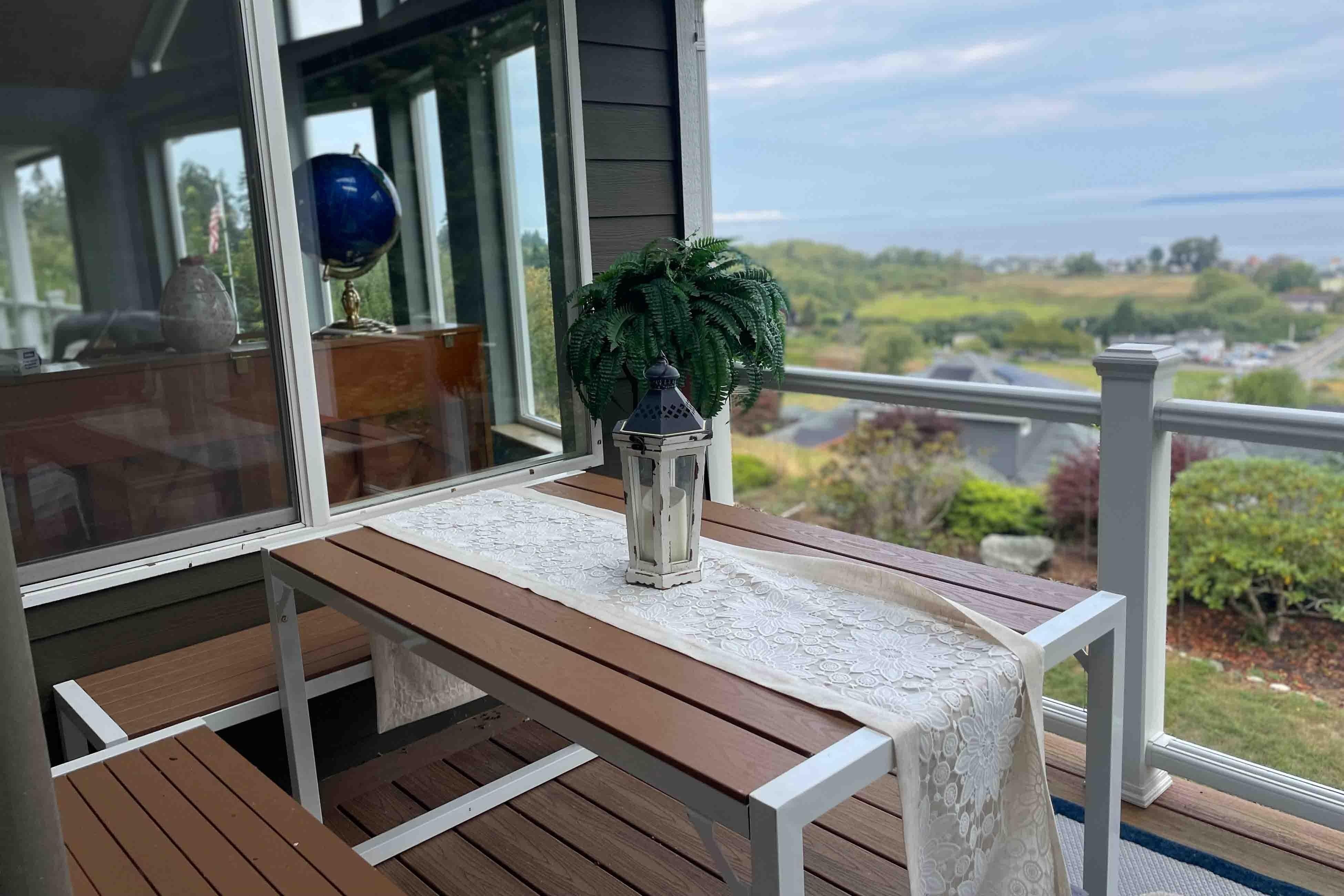 Saratoga - Upstairs Saratoga - Upstairs