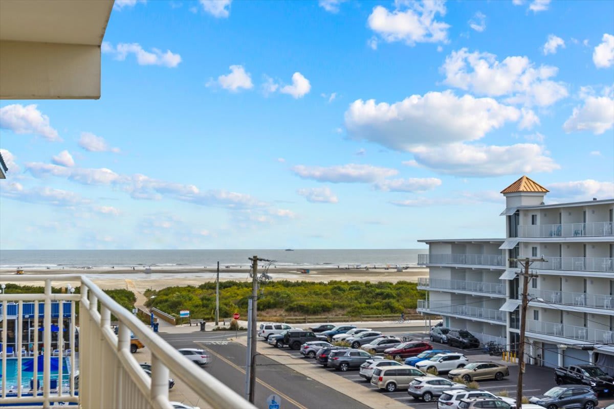 3BR Condo w/ Ocean Views! Steps to Beach + Parking