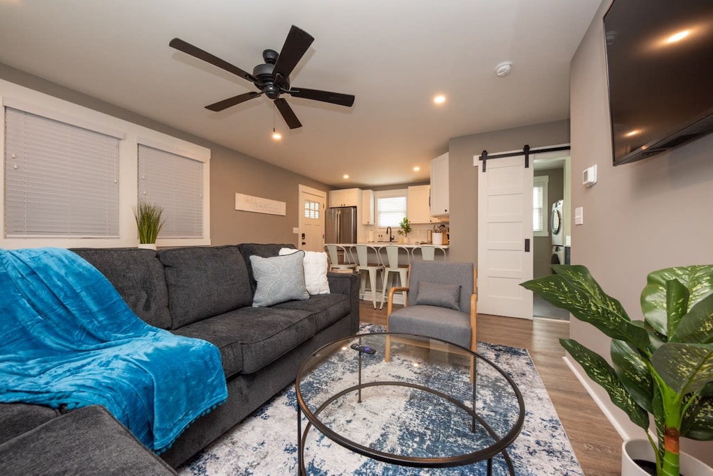 Living Area w/ Queen Sleeper Sofa