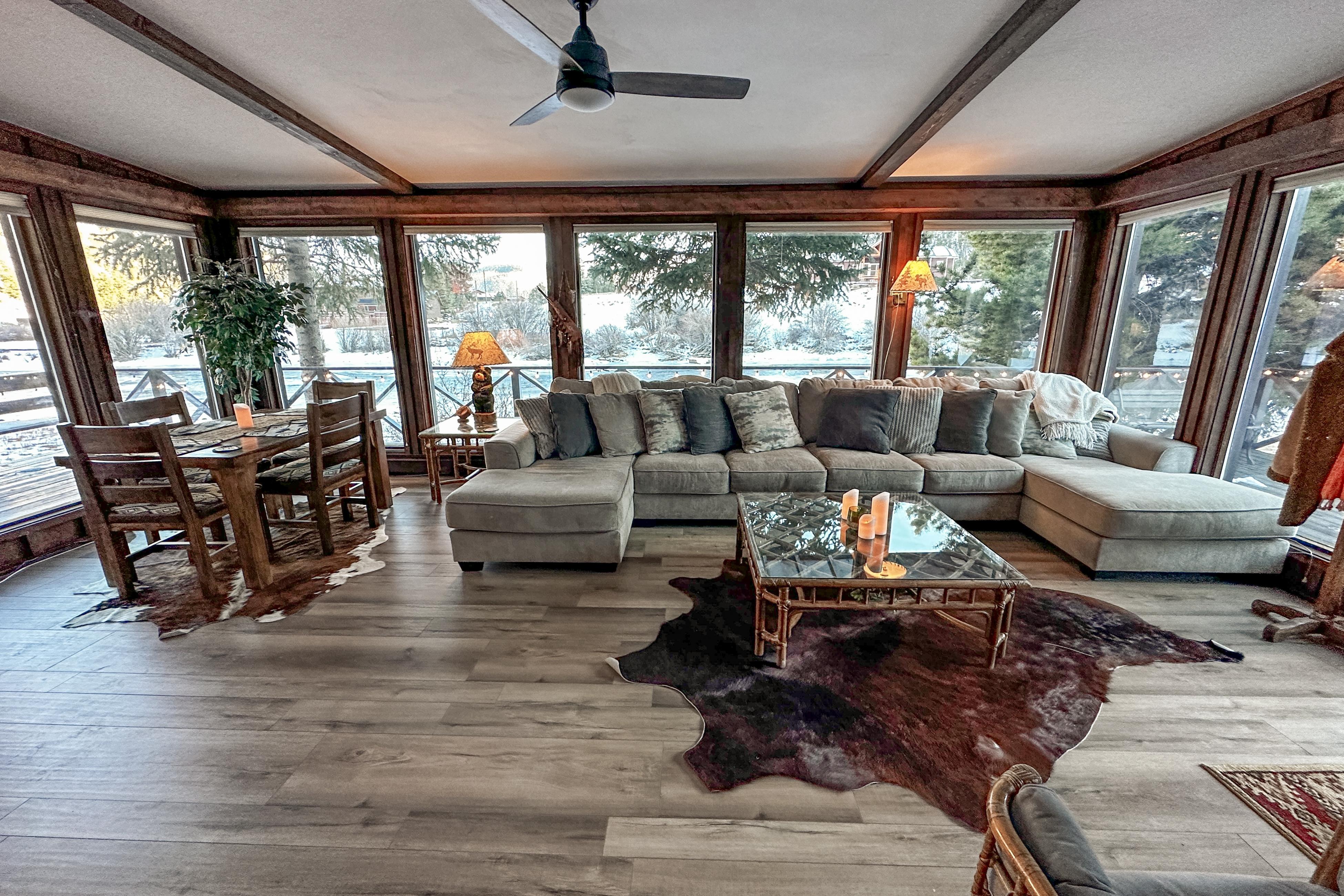 Gorgeous Riverfront Retreat