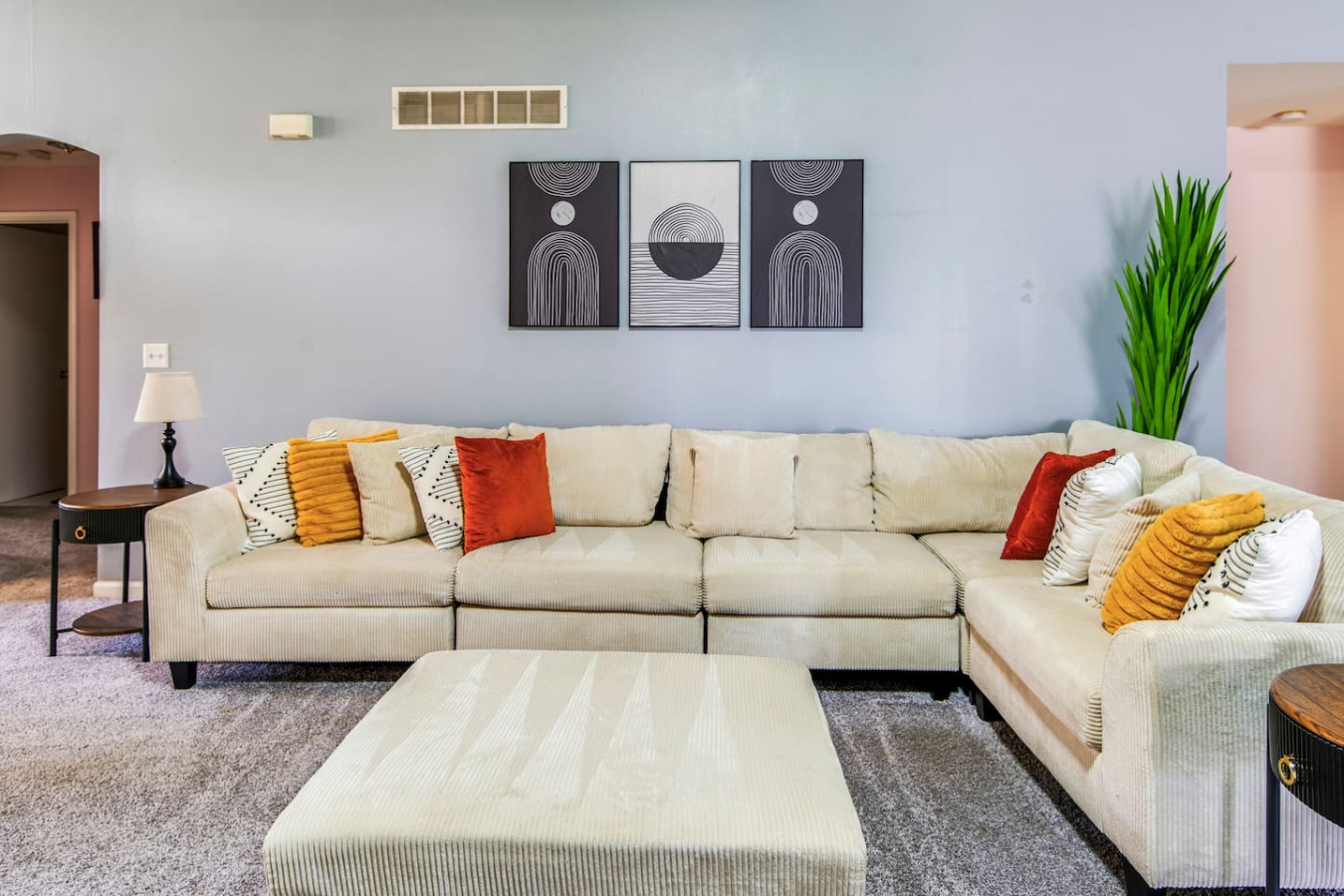 Modern Comfort Loves Park • Stylish 3BR Getaway