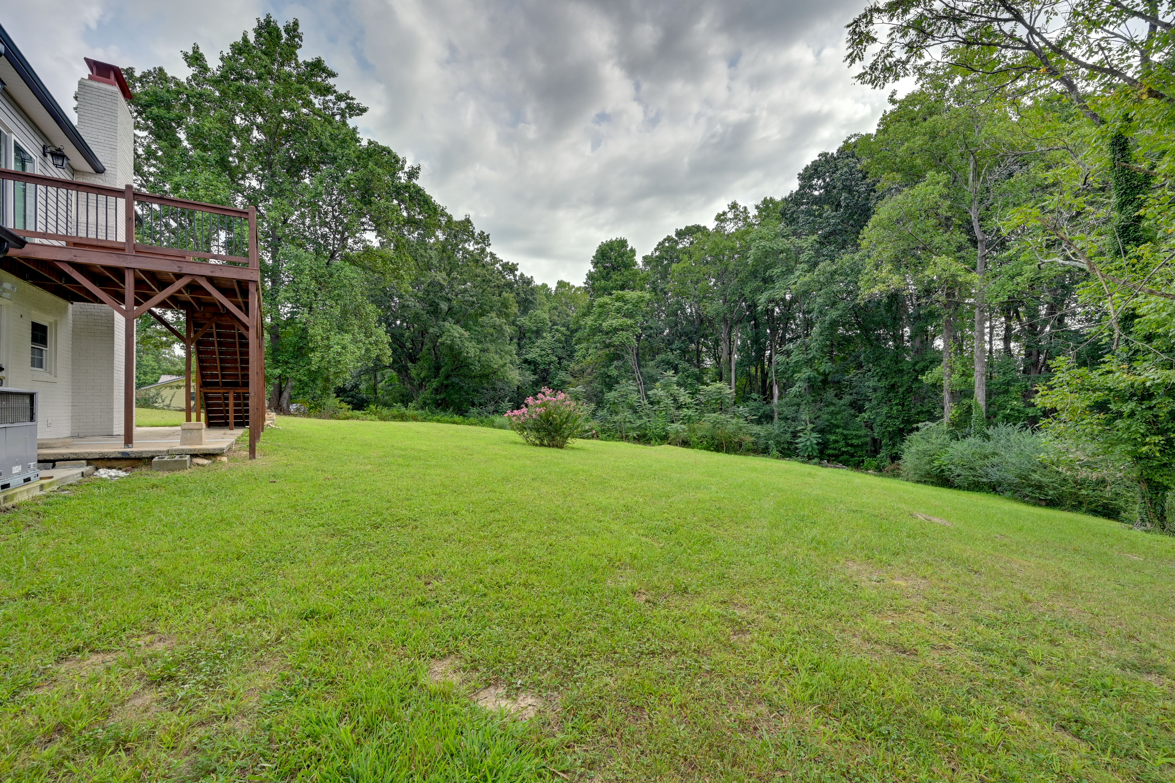 12 Mi to Downtown Winston-Salem: Apt w/ Balcony!